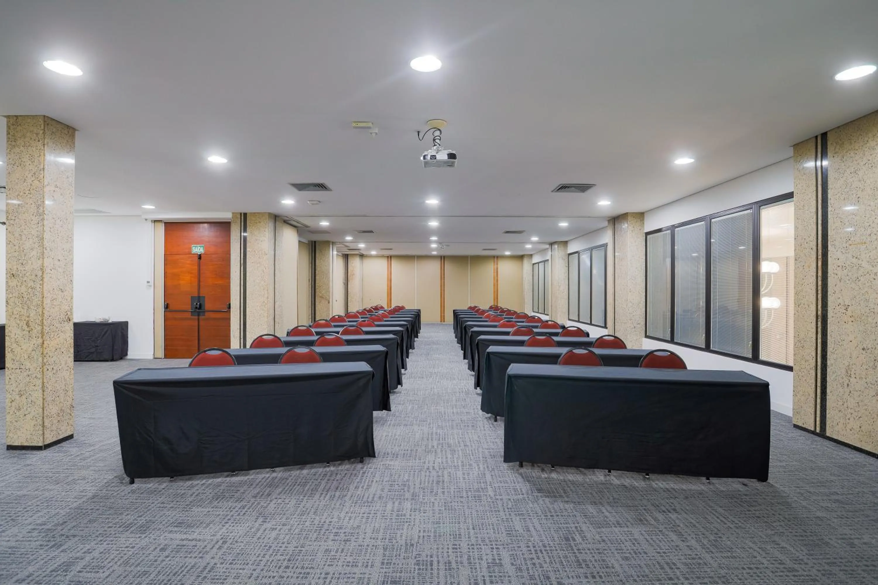 Meeting/conference room in Alven Hotel by Slaviero Hotéis