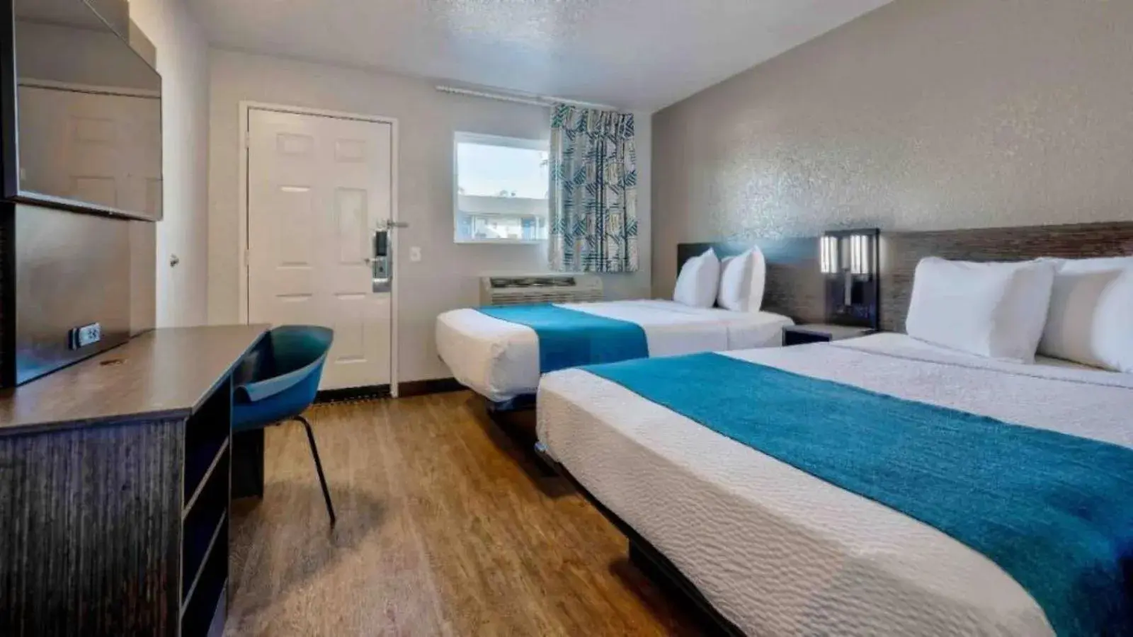 Quadruple Room - Smoking in Motel 6-El Centro, CA Quadruple Room - Smoking in Motel 6-El Centro, CA