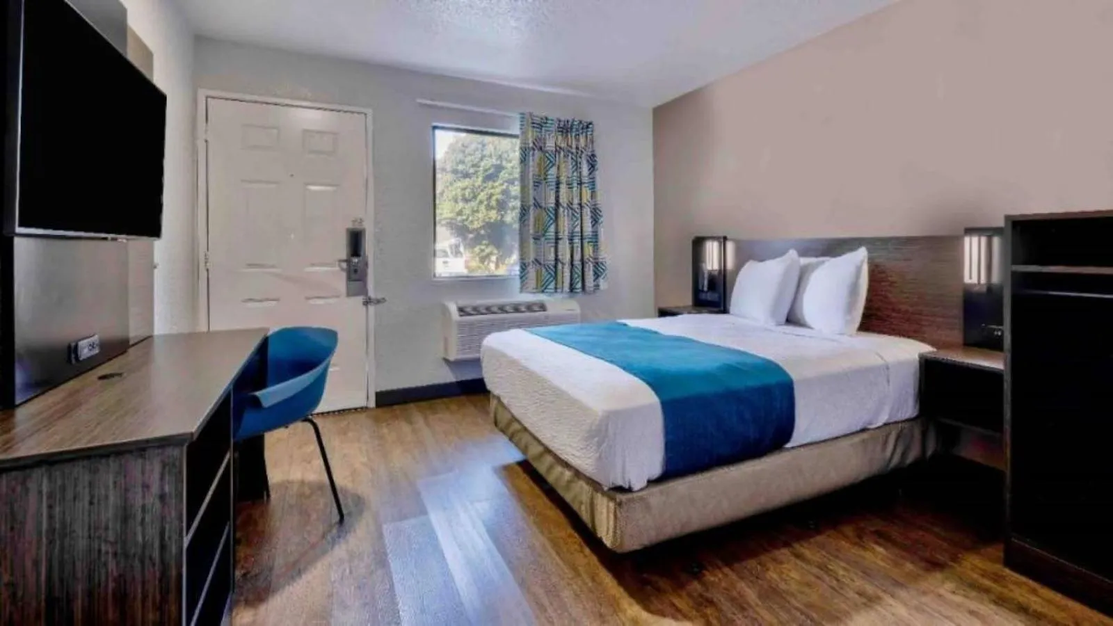 Bedroom, Bed in Motel 6-El Centro, CA