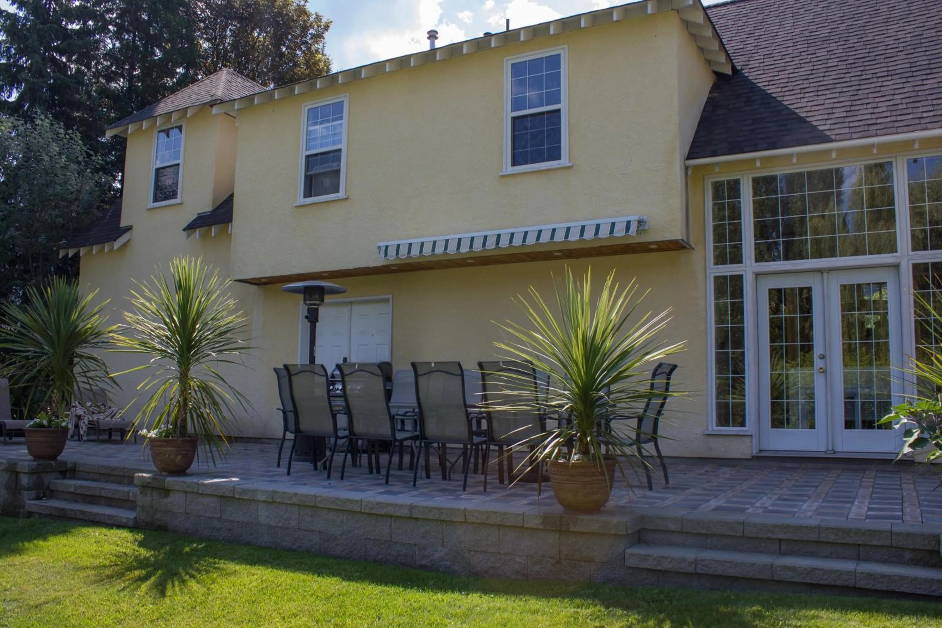 Patio in Genelle House B&B Guest House