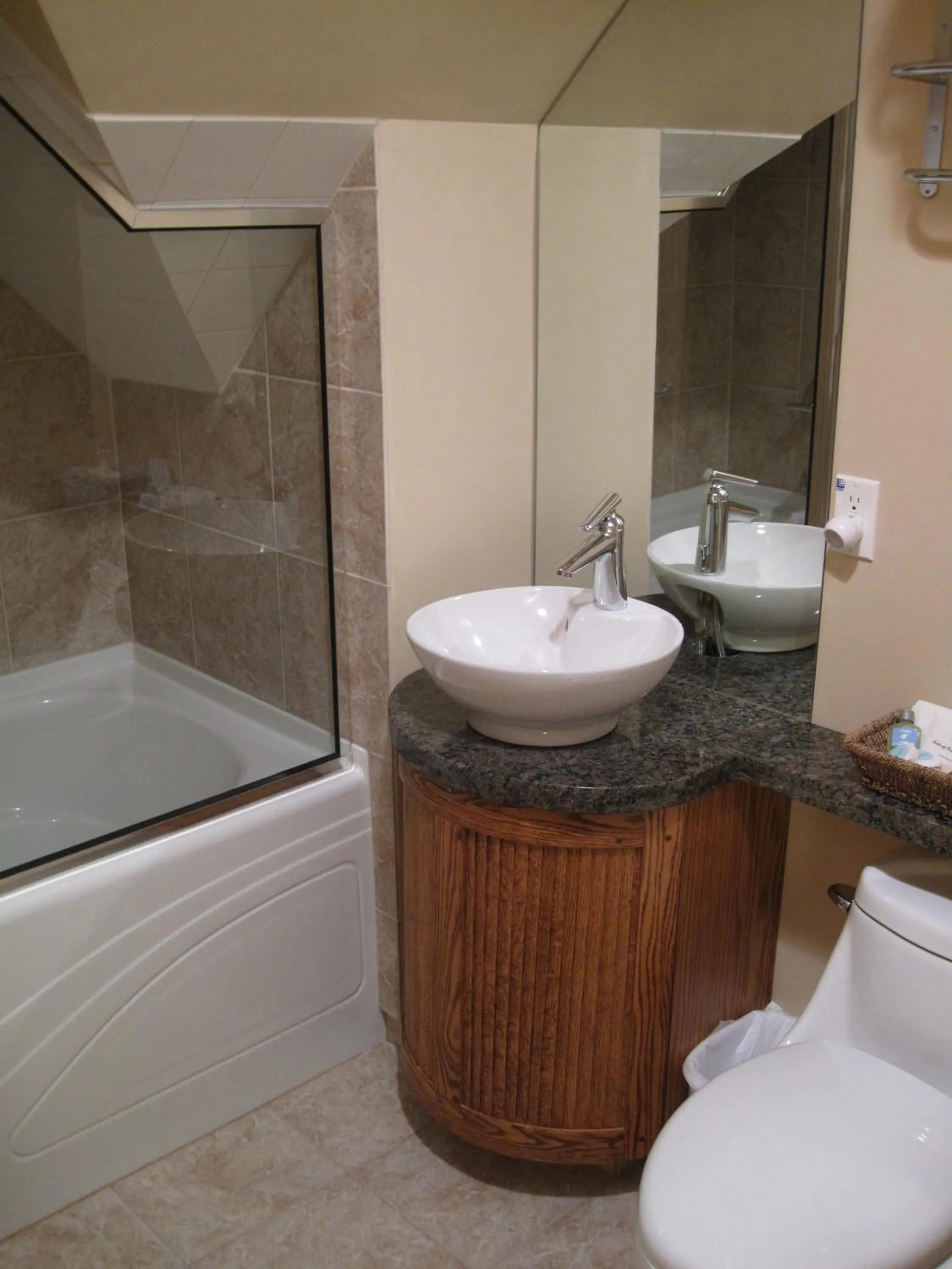 Genelle House B&B Guest House