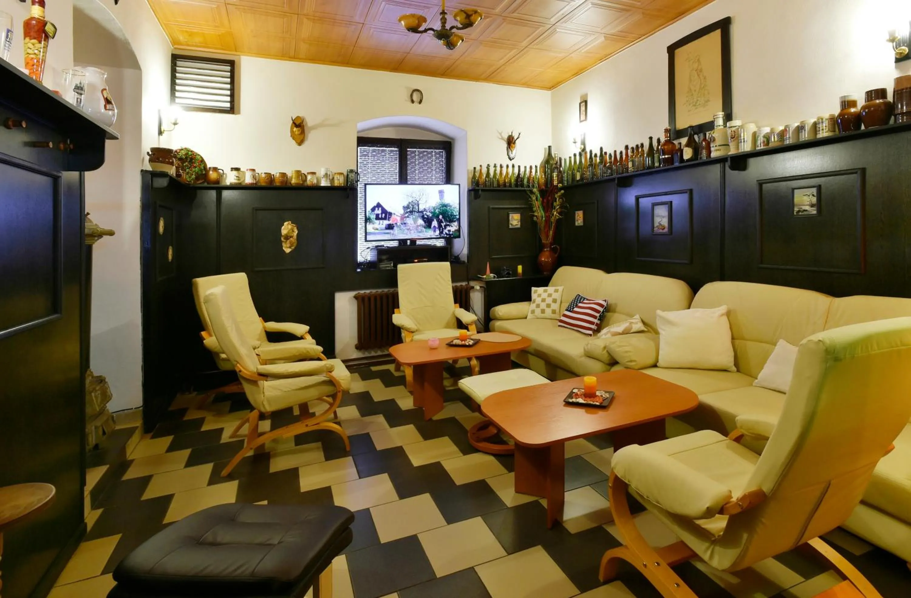 Communal lounge/ TV room in Hotel Kovarna
