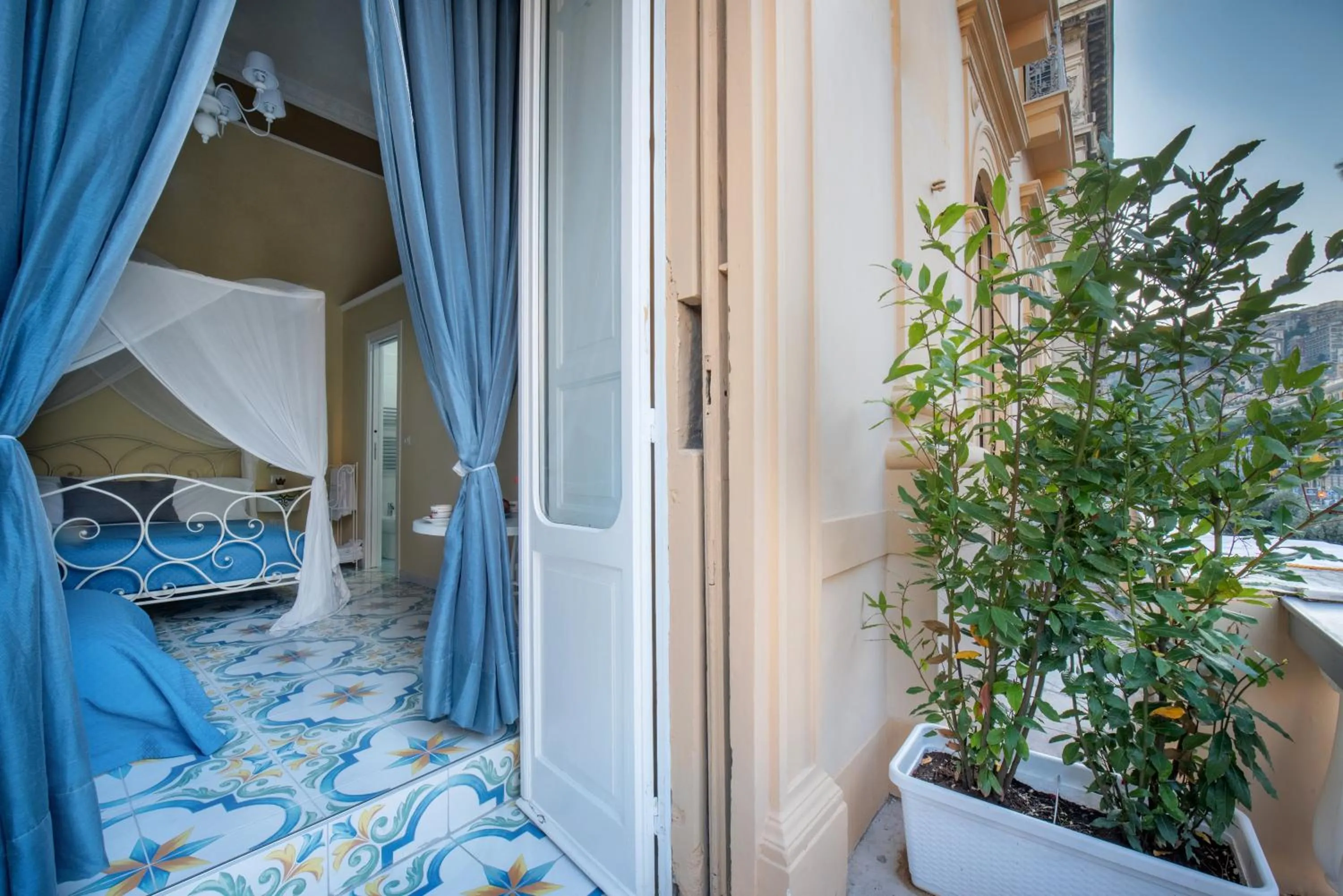 Balcony/Terrace, Bed in Regina Elena