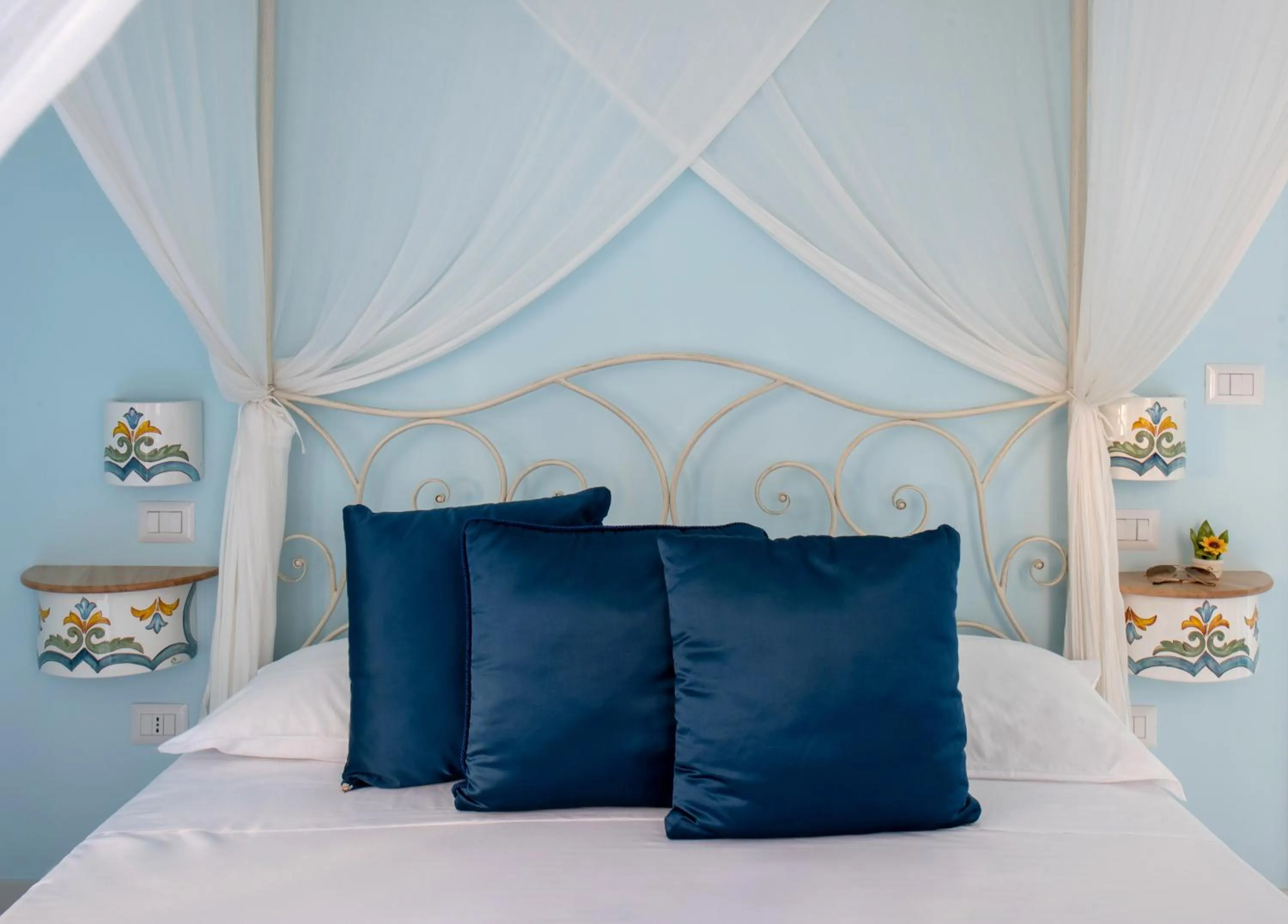 Photo of the whole room, Bed in Regina Elena