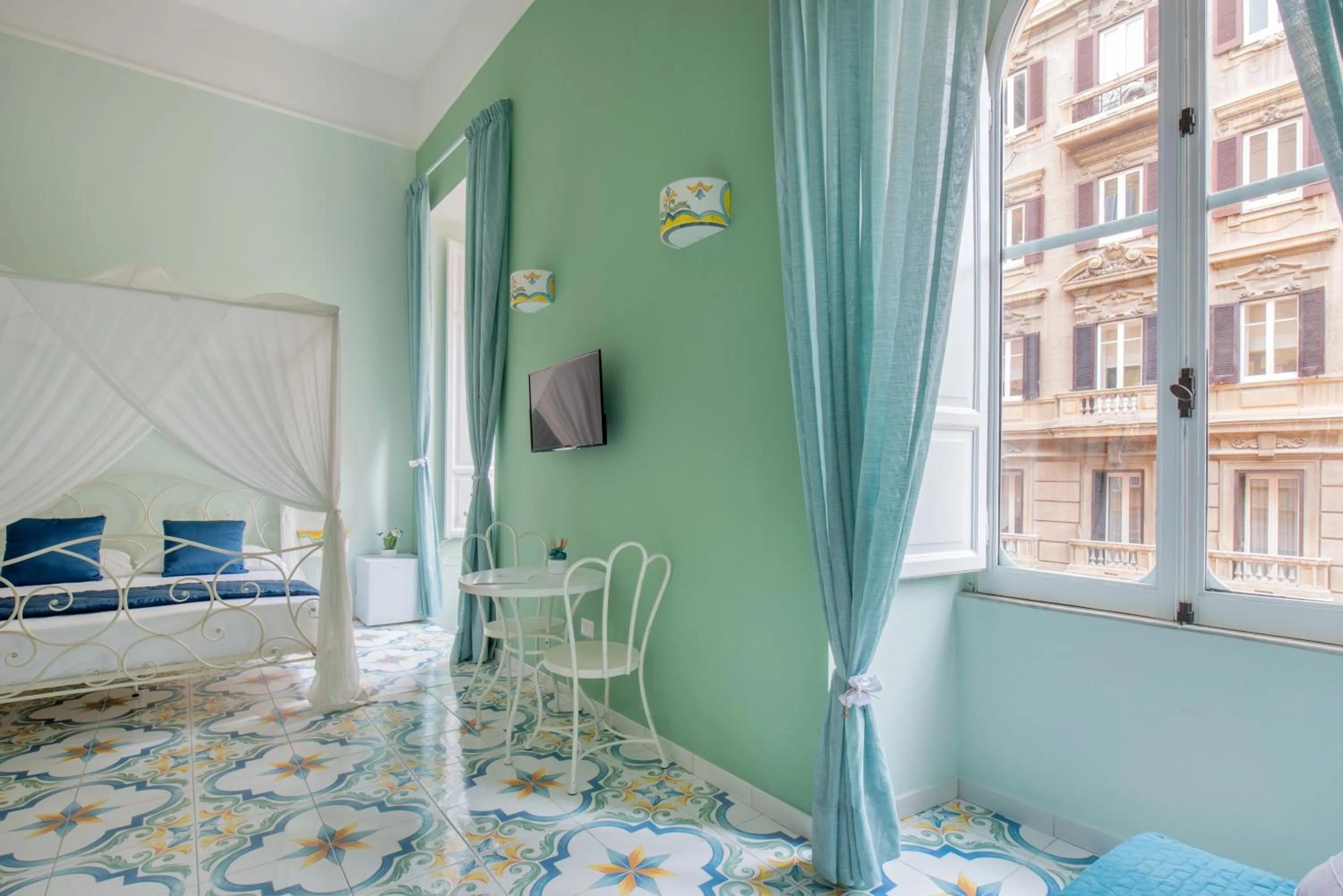 Photo of the whole room in Regina Elena