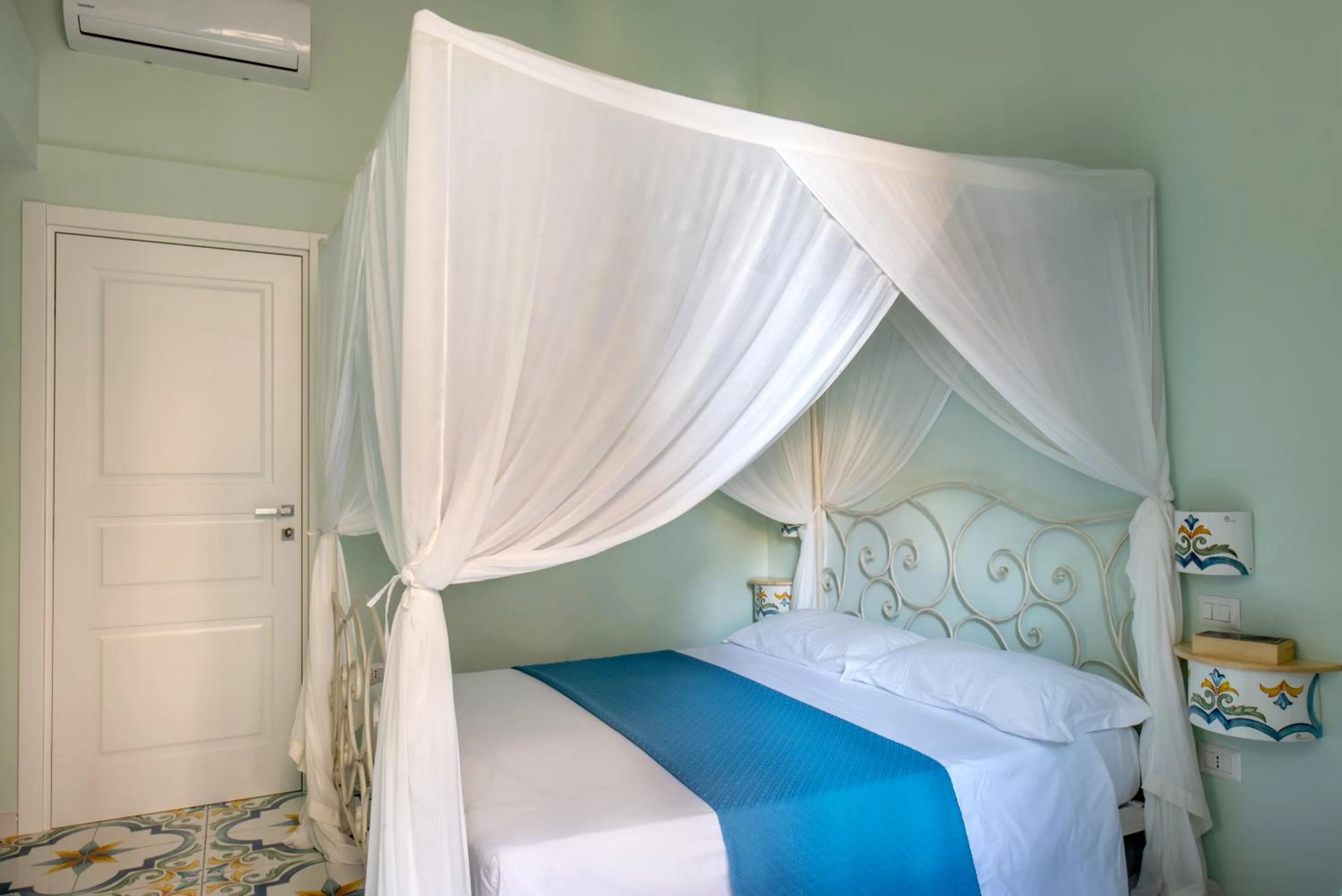 Decorative detail, Bed in Regina Elena