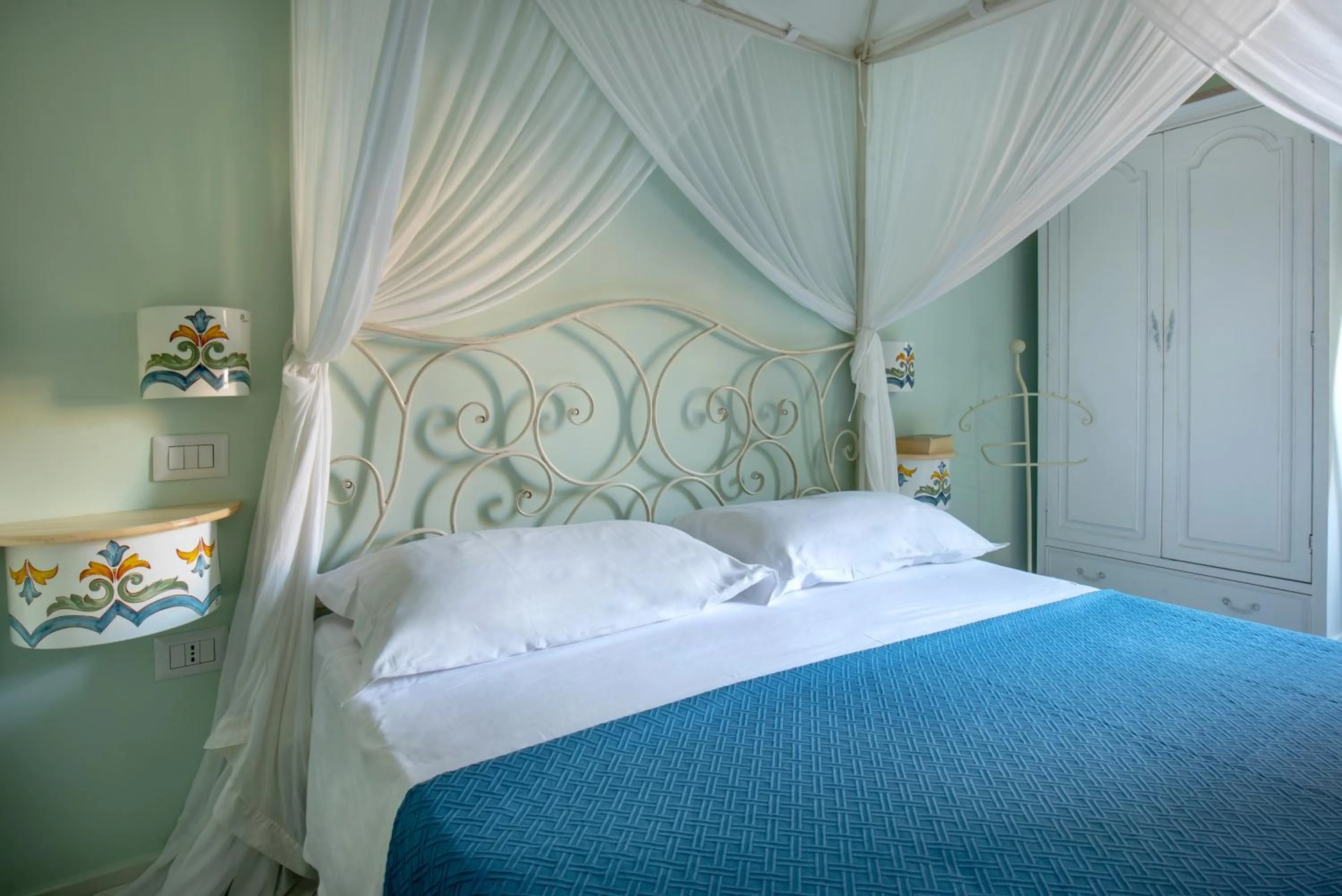 Photo of the whole room, Bed in Regina Elena