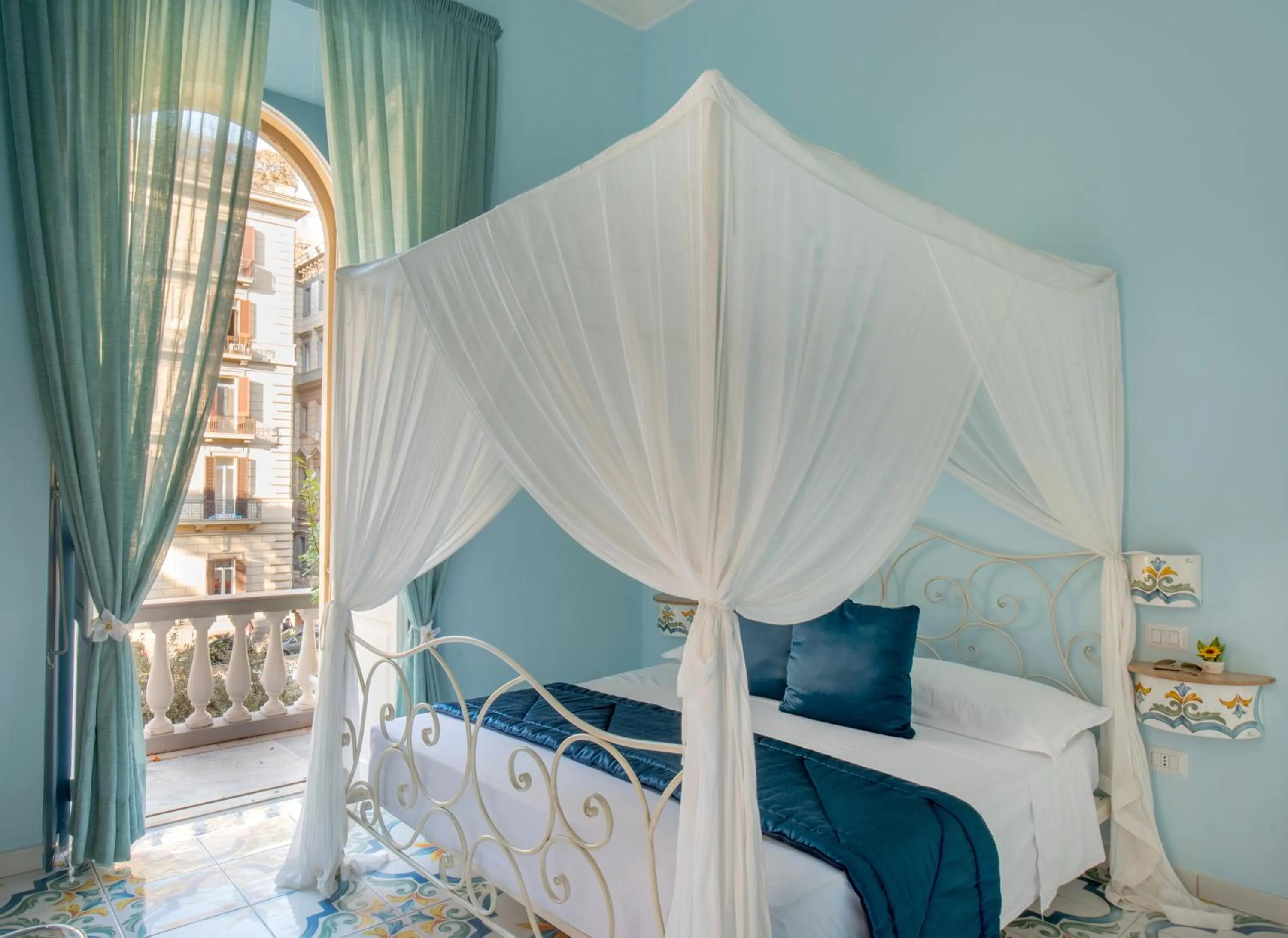 Photo of the whole room, Bed in Regina Elena