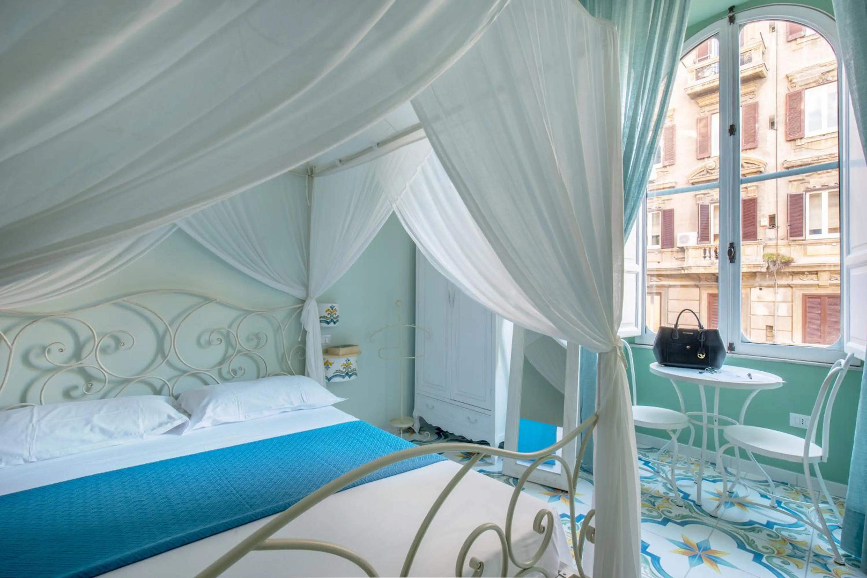 Photo of the whole room, Bed in Regina Elena