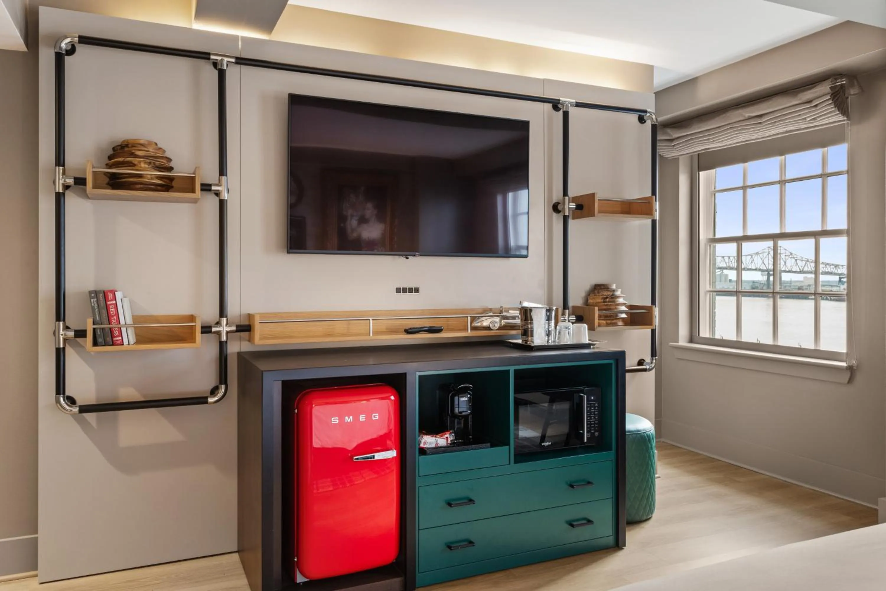 TV and multimedia in Hotel Indigo Baton Rouge Downtown by IHG