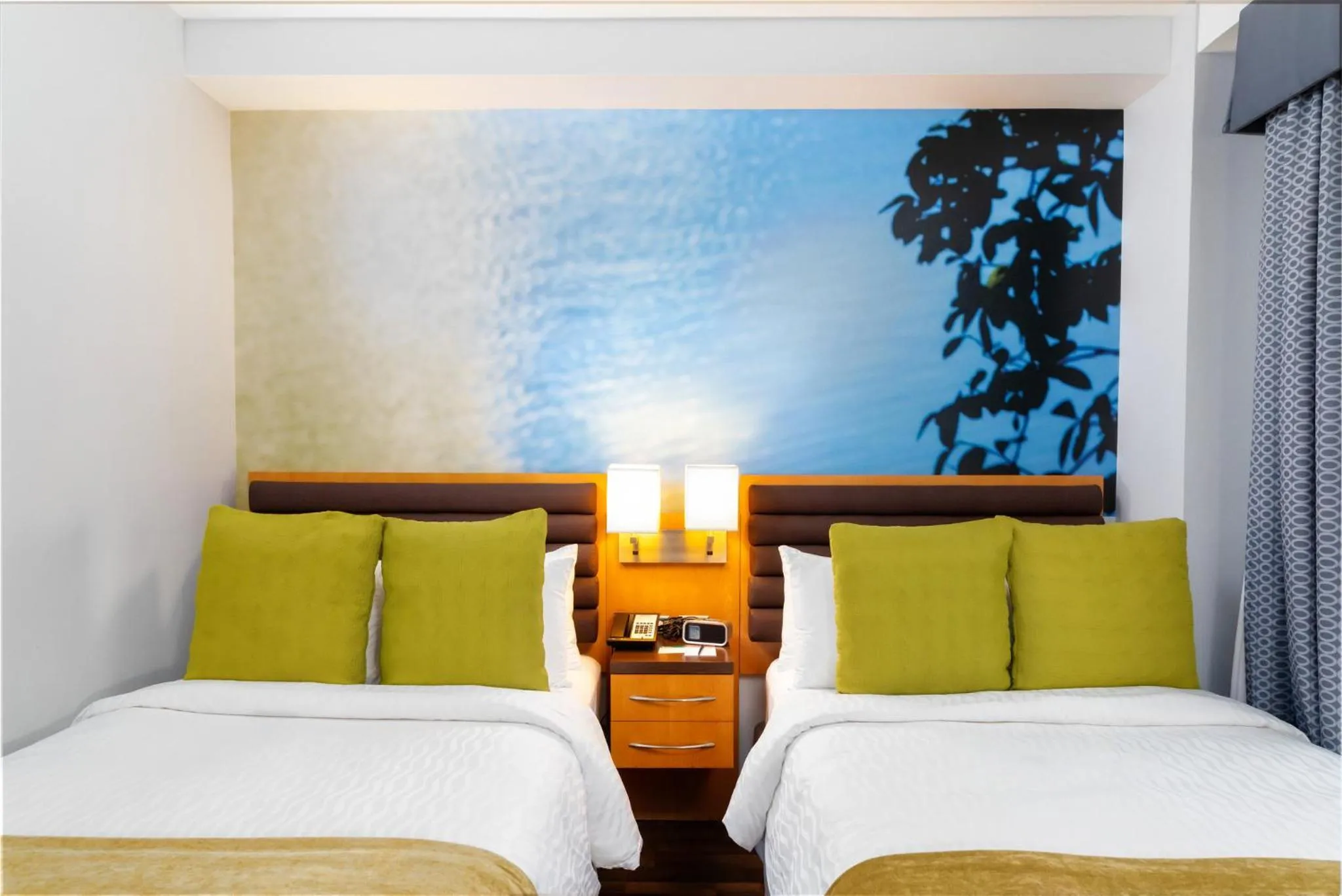 Photo of the whole room, Bed in Hotel Indigo Baton Rouge Downtown by IHG