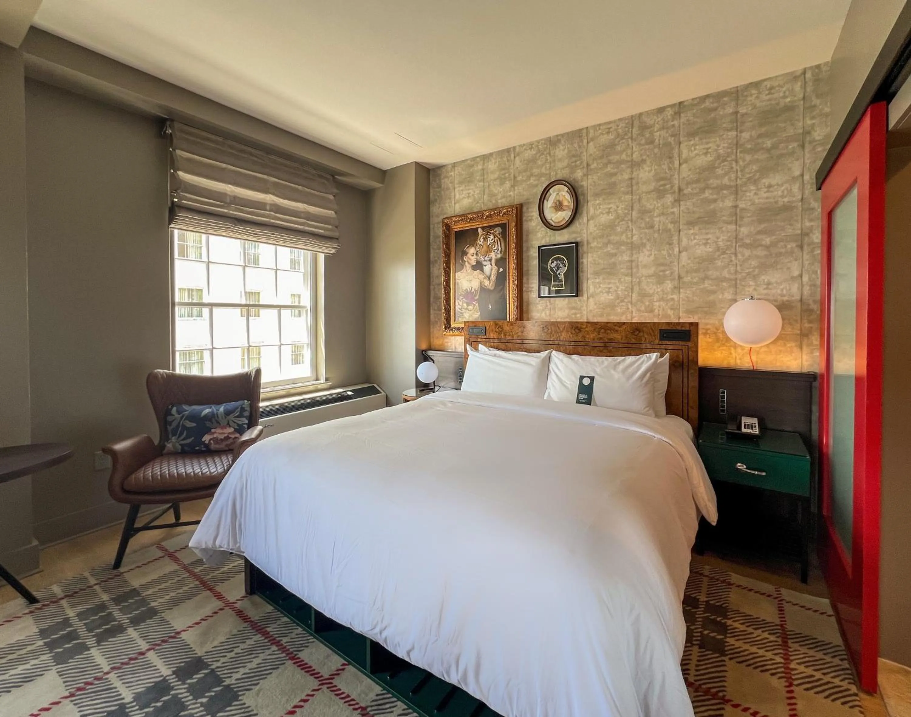 Photo of the whole room, Bed in Hotel Indigo Baton Rouge Downtown by IHG