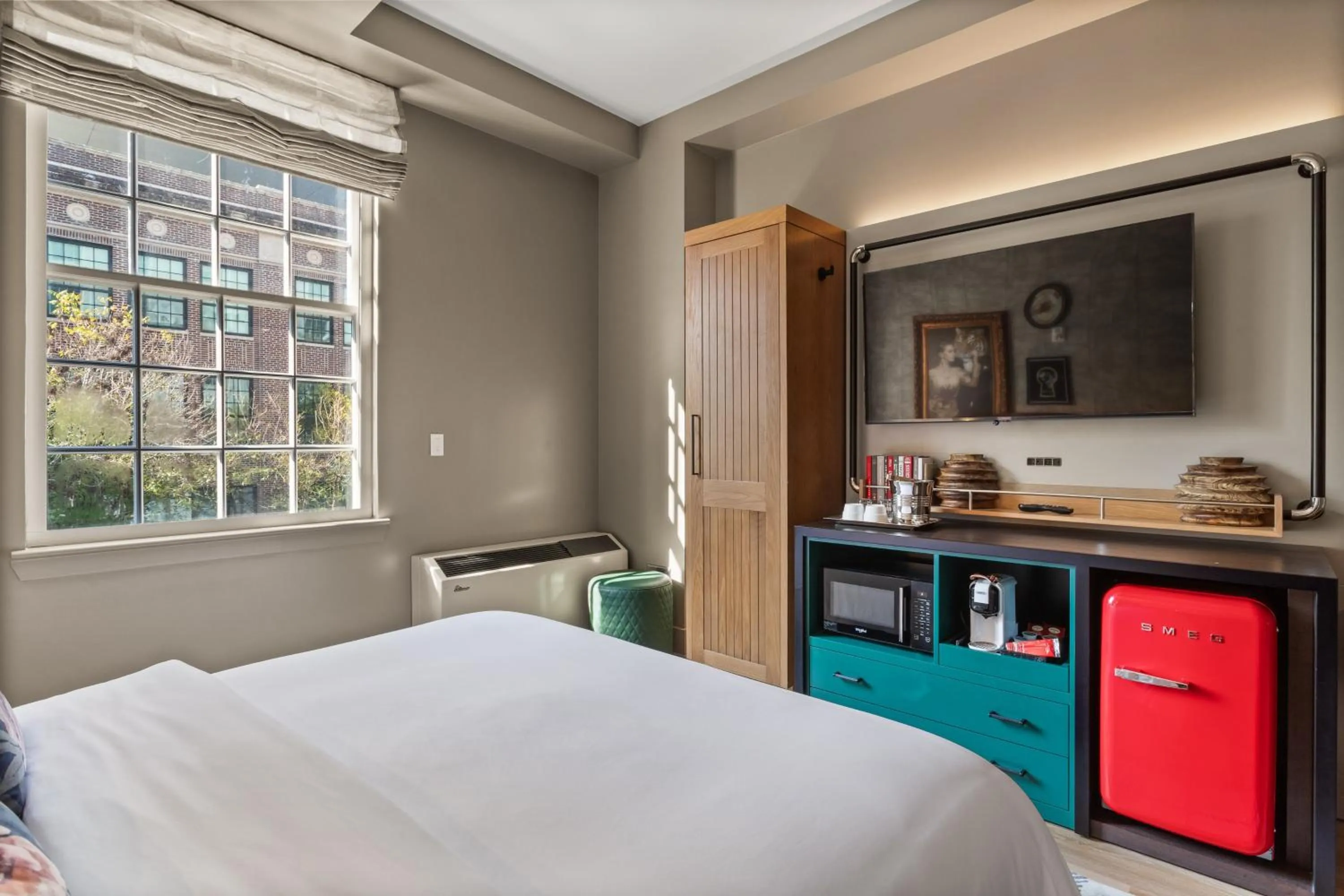 Photo of the whole room, Bed in Hotel Indigo Baton Rouge Downtown by IHG