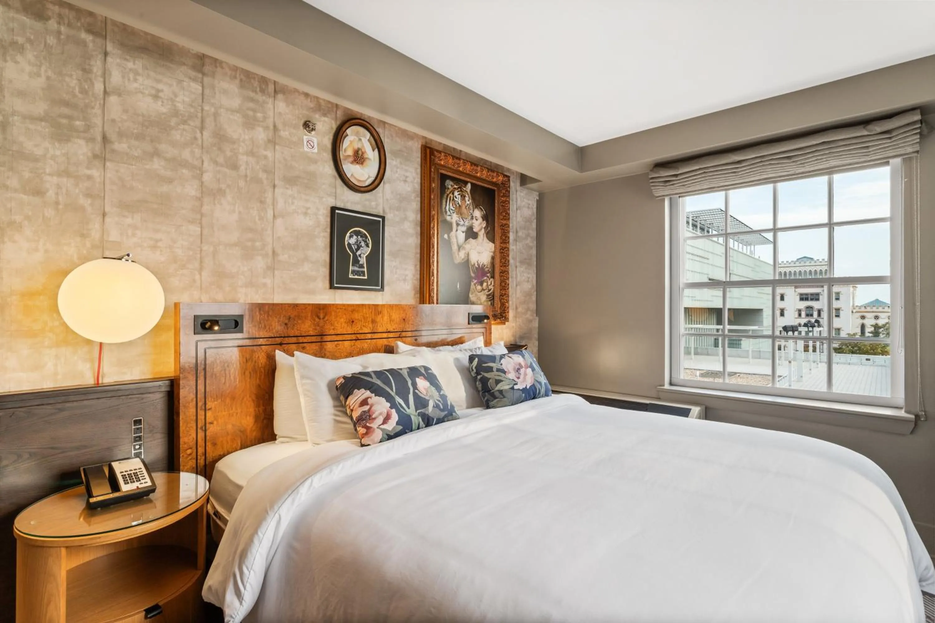 Photo of the whole room, Bed in Hotel Indigo Baton Rouge Downtown by IHG