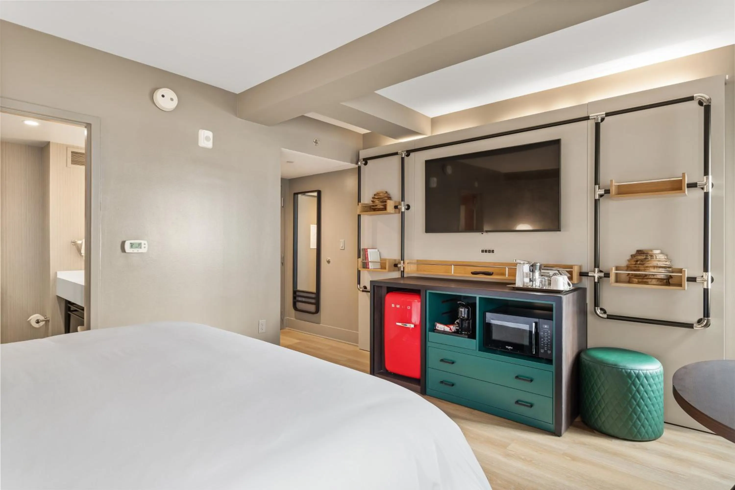 Photo of the whole room, Bed in Hotel Indigo Baton Rouge Downtown by IHG