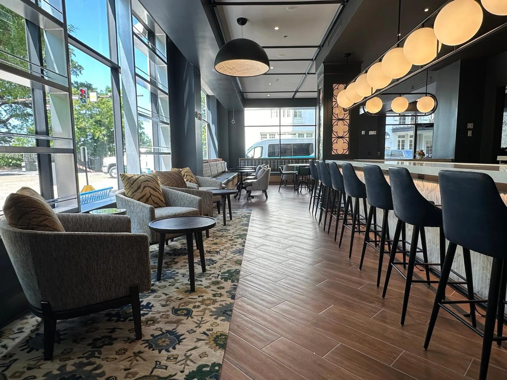 Lounge or bar in Hotel Indigo Baton Rouge Downtown by IHG