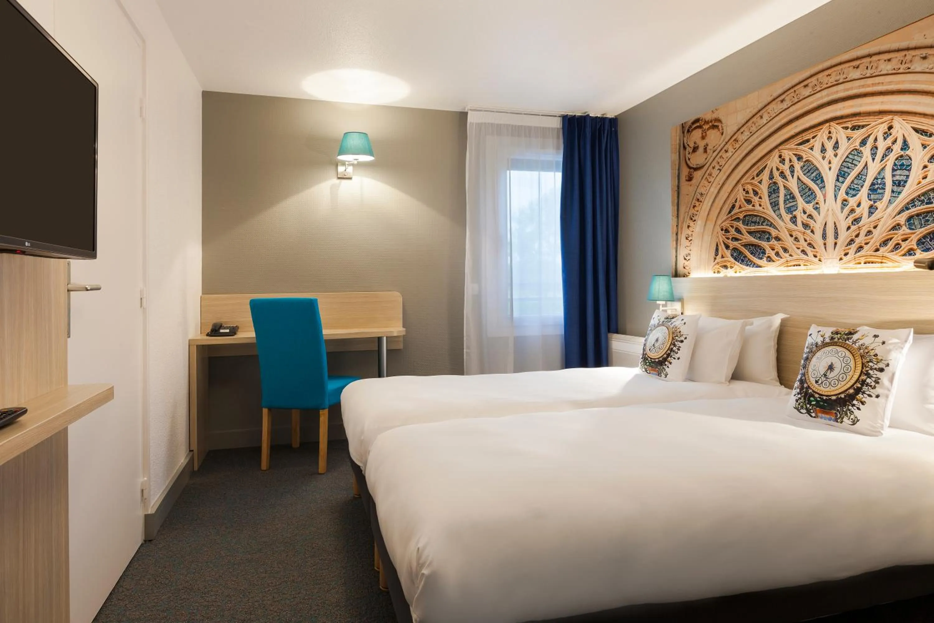 Bed in Brit Hotel Confort Amiens