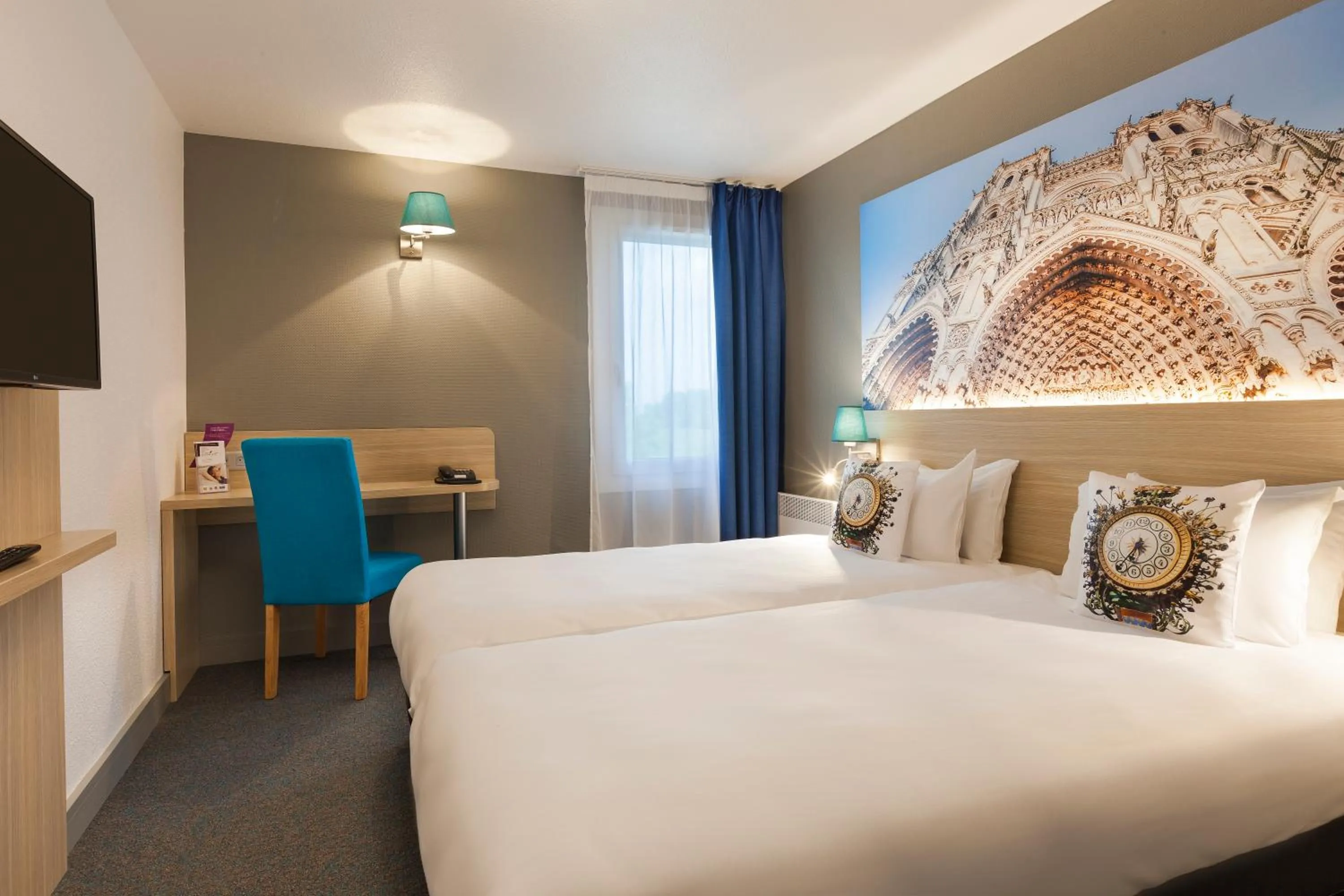 Bed in Brit Hotel Confort Amiens