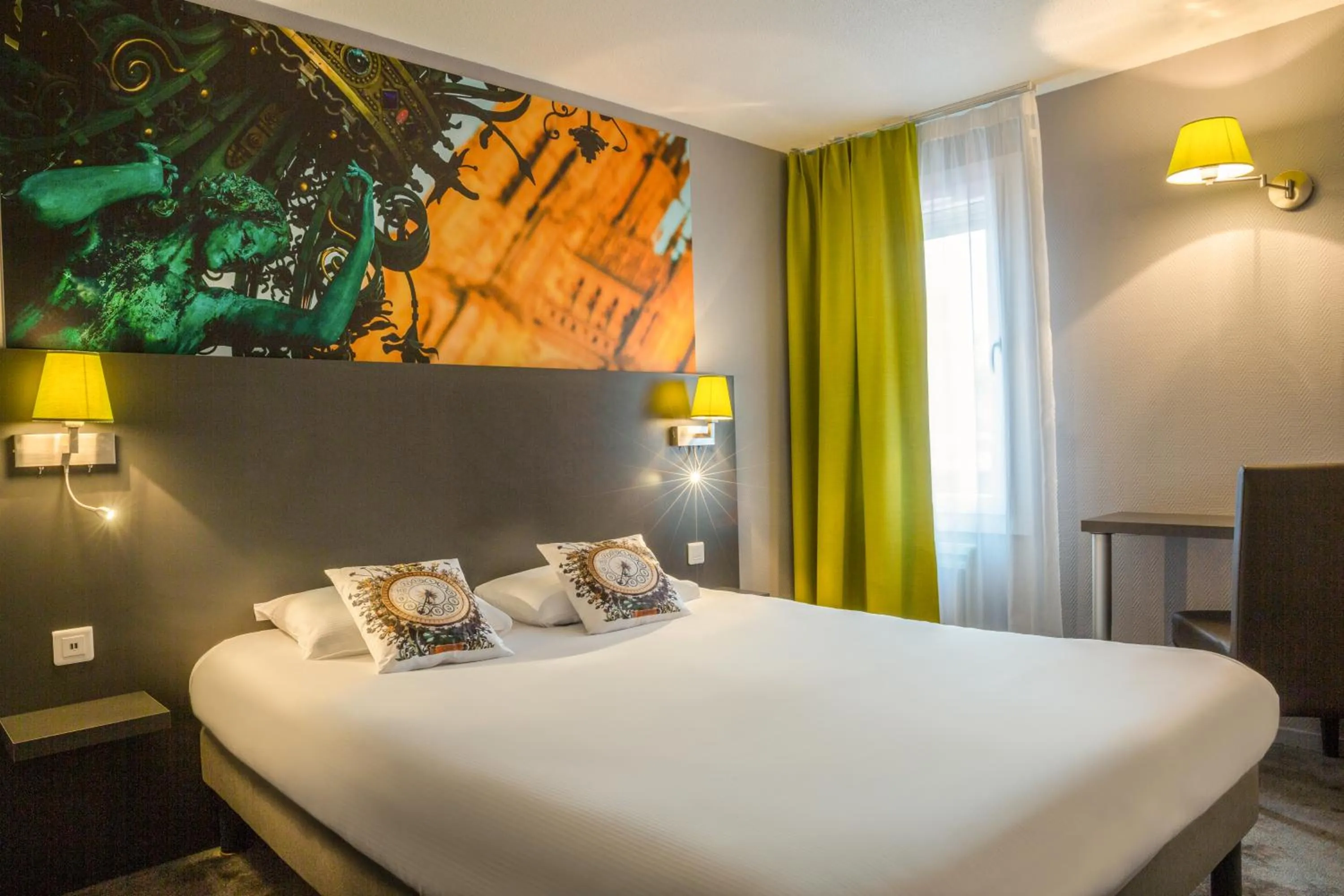 Bed in Brit Hotel Confort Amiens