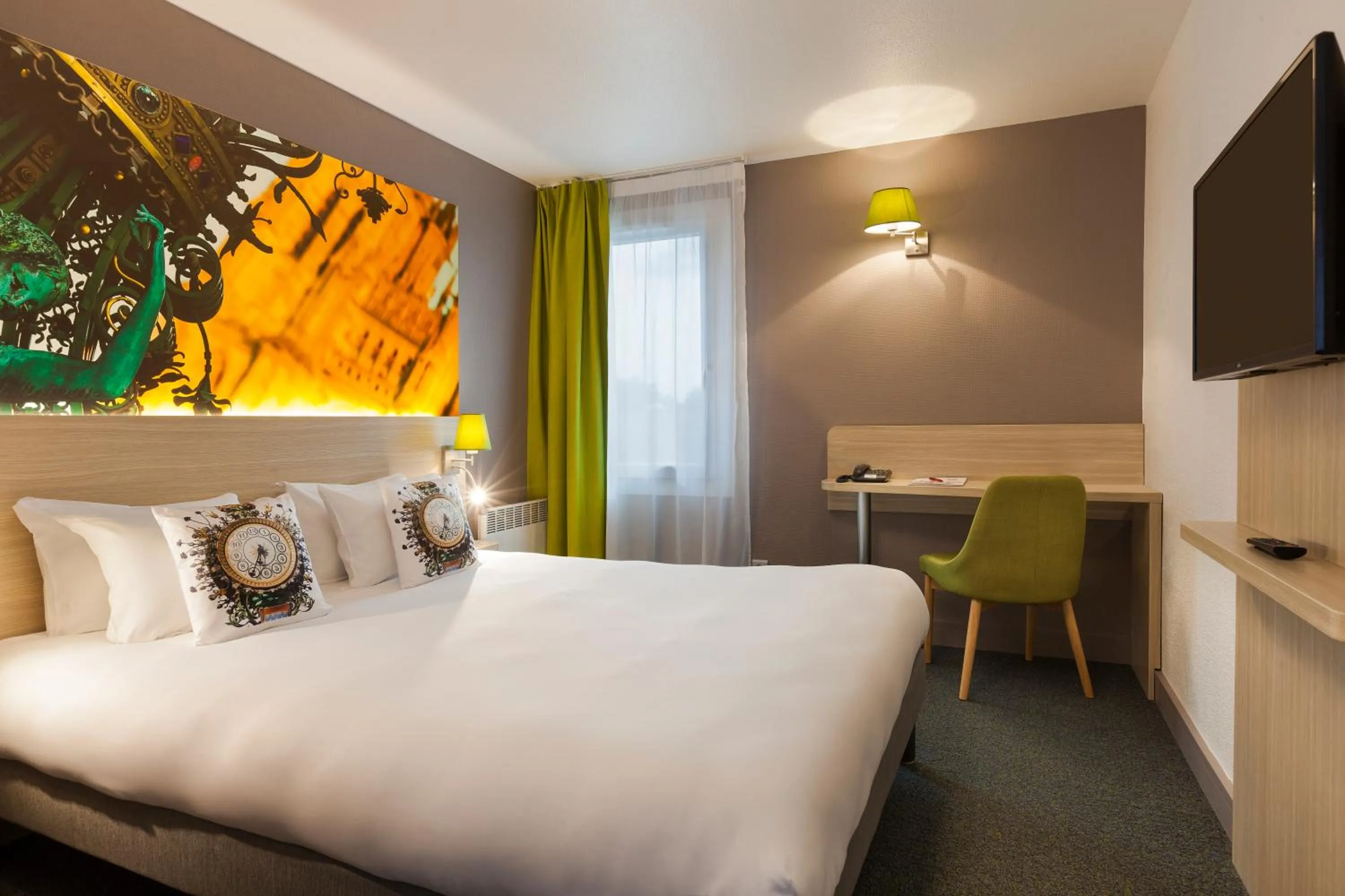 Bed in Brit Hotel Confort Amiens