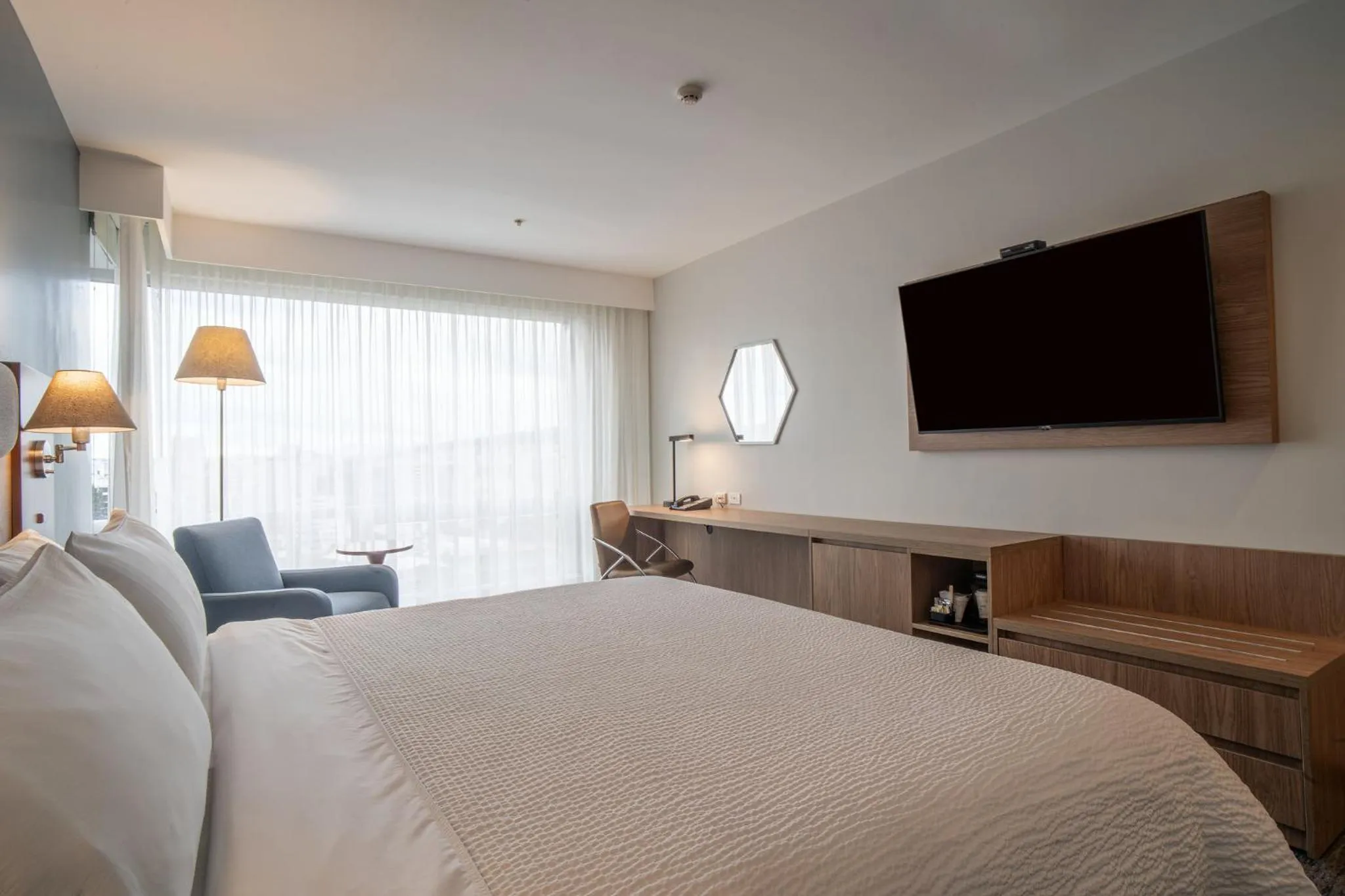 Photo of the whole room, Bed in Holiday Inn Express Quito by IHG