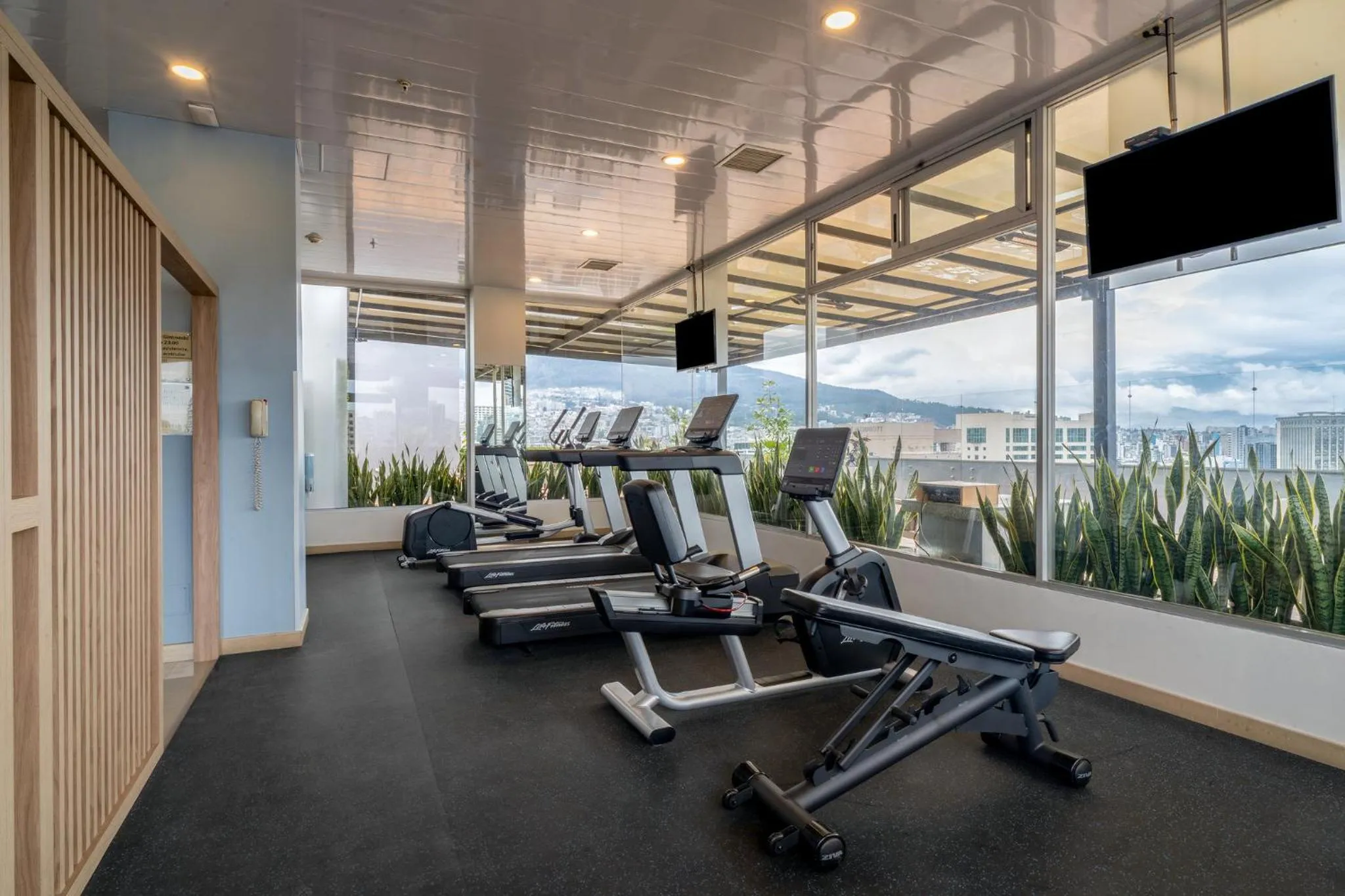 Fitness centre/facilities in Holiday Inn Express Quito by IHG