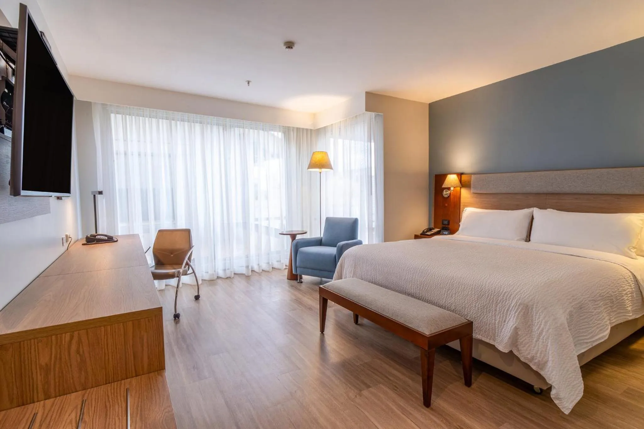 Photo of the whole room, Bed in Holiday Inn Express Quito by IHG