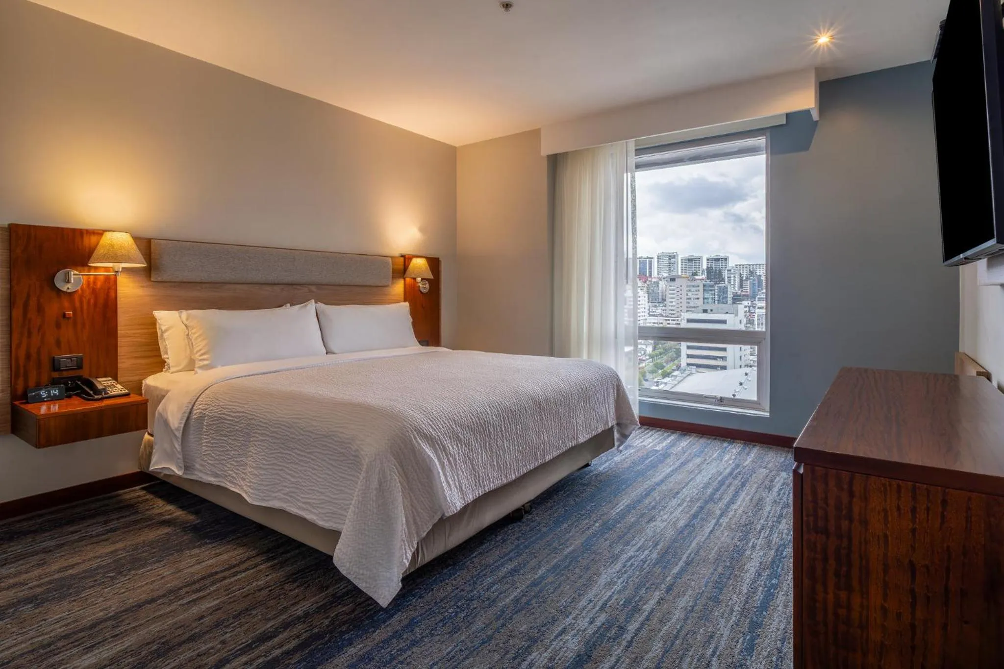 Photo of the whole room, Bed in Holiday Inn Express Quito by IHG