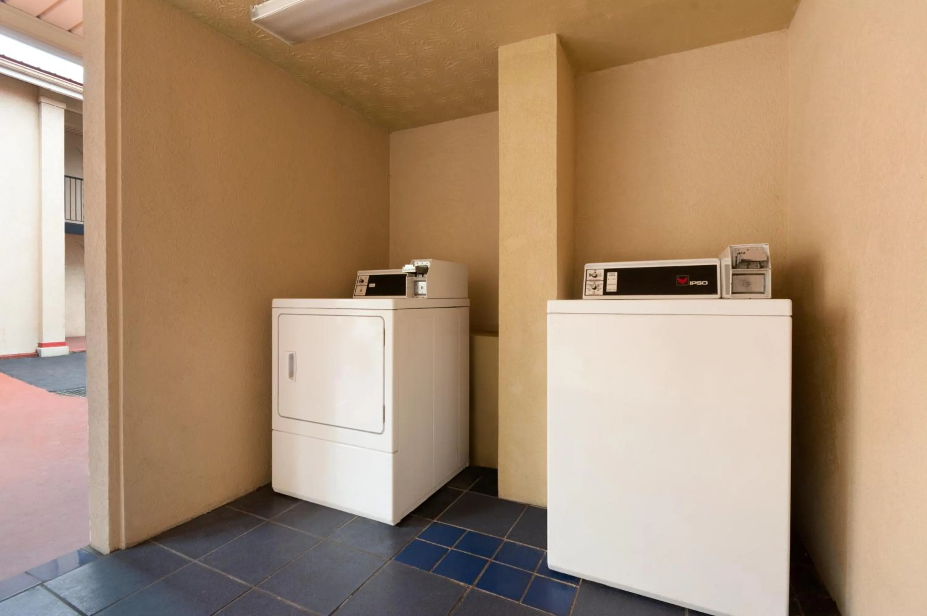 Decorative detail in Super 8 by Wyndham College Park/Atlanta Airport West