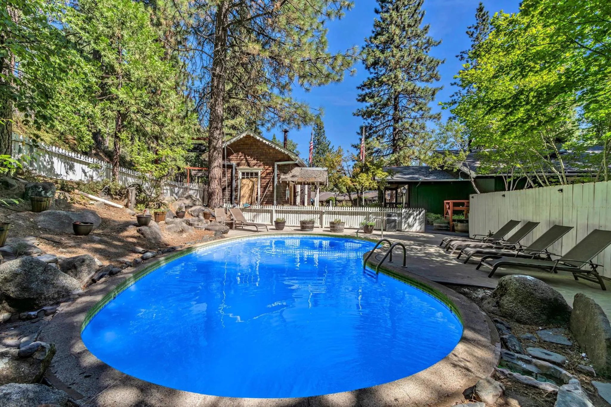 Swimming pool in Narrow Gauge Inn