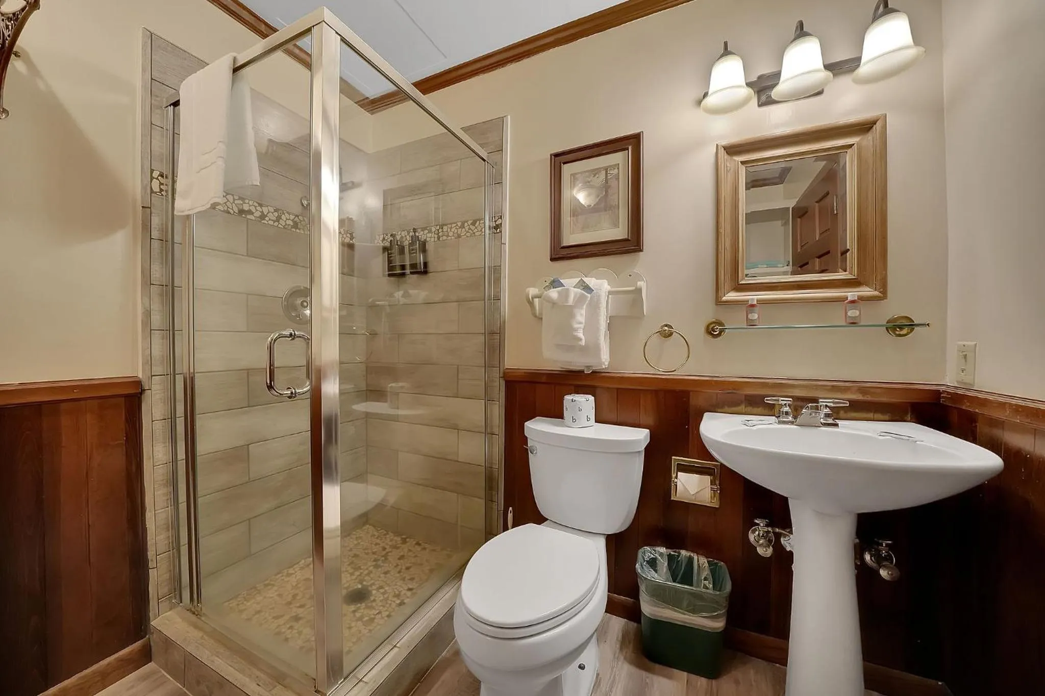 Shower in Narrow Gauge Inn