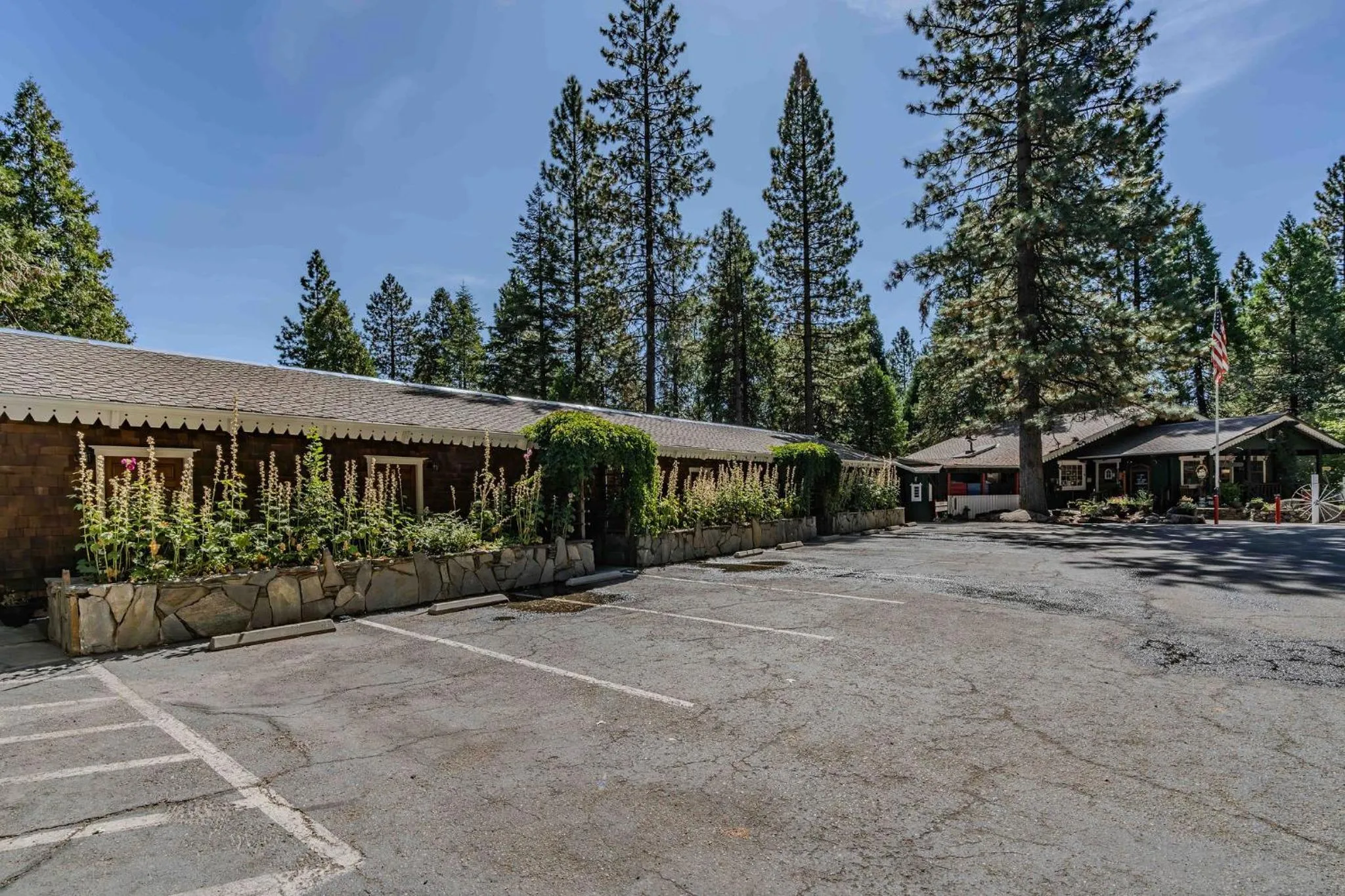 Parking in Narrow Gauge Inn