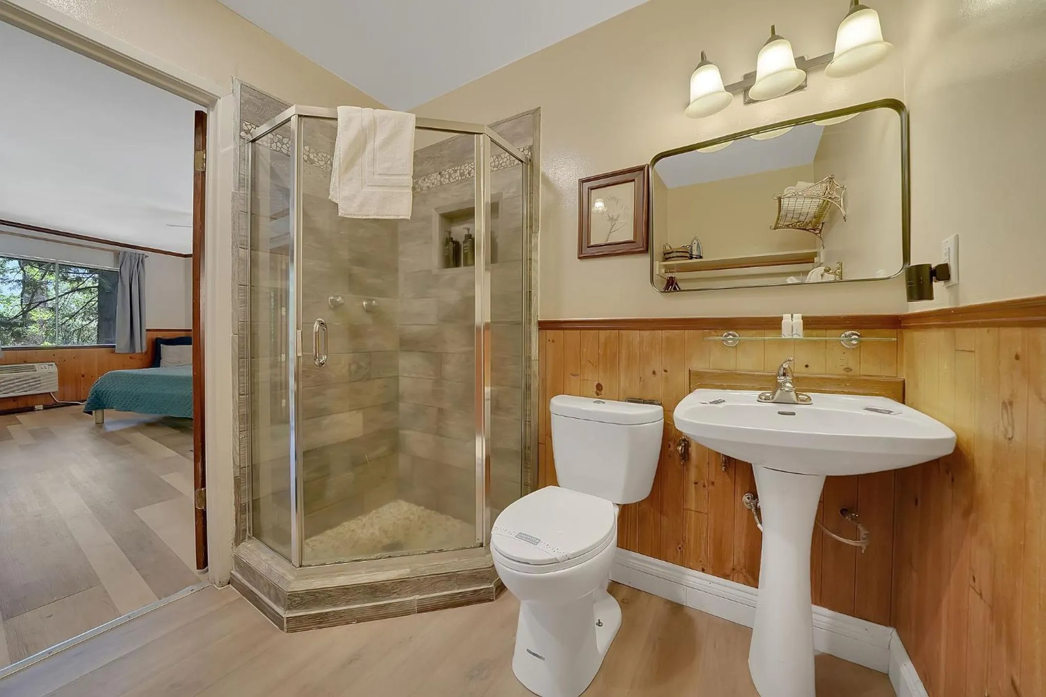 Bathroom in Narrow Gauge Inn