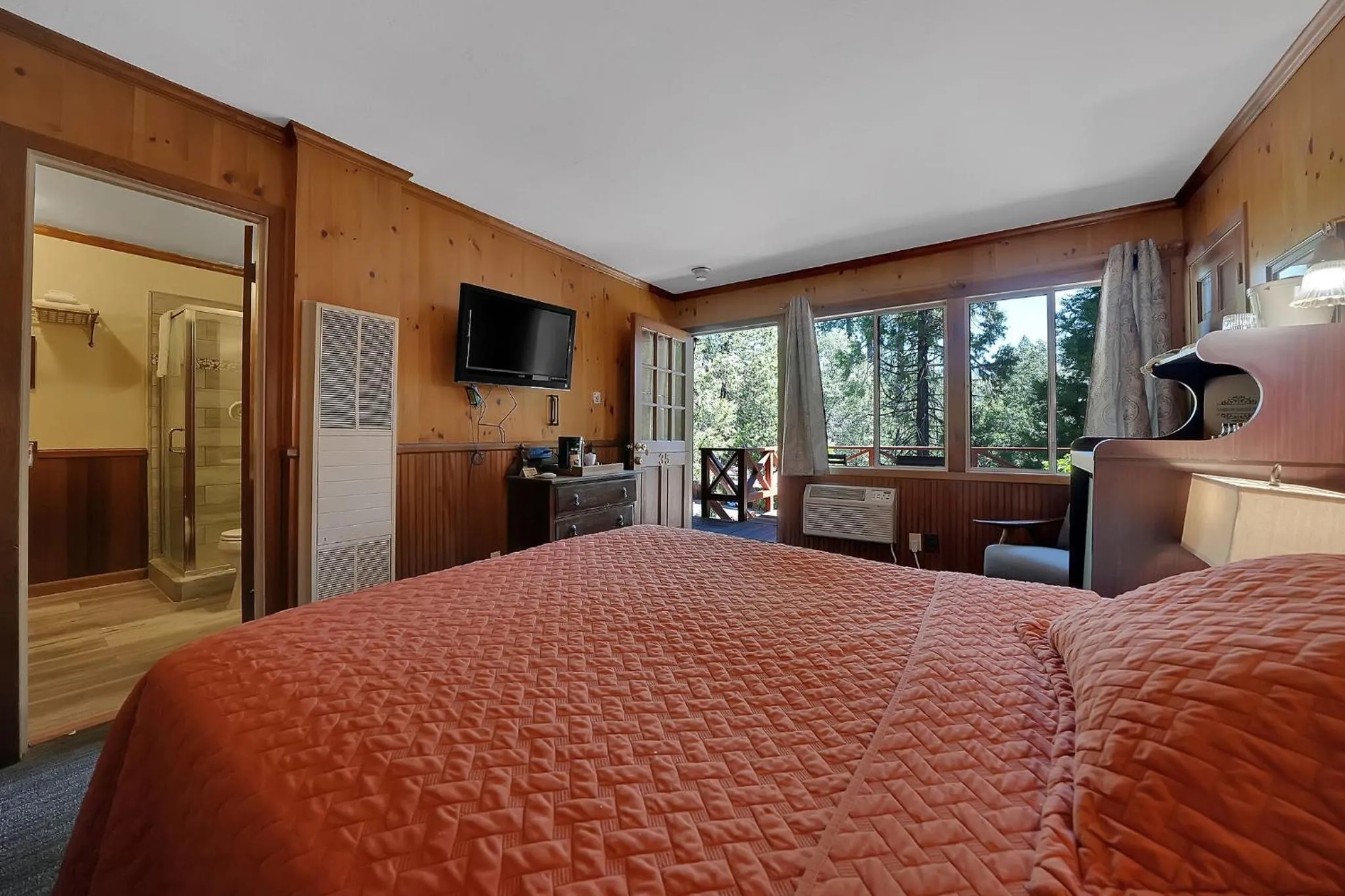 Bed in Narrow Gauge Inn