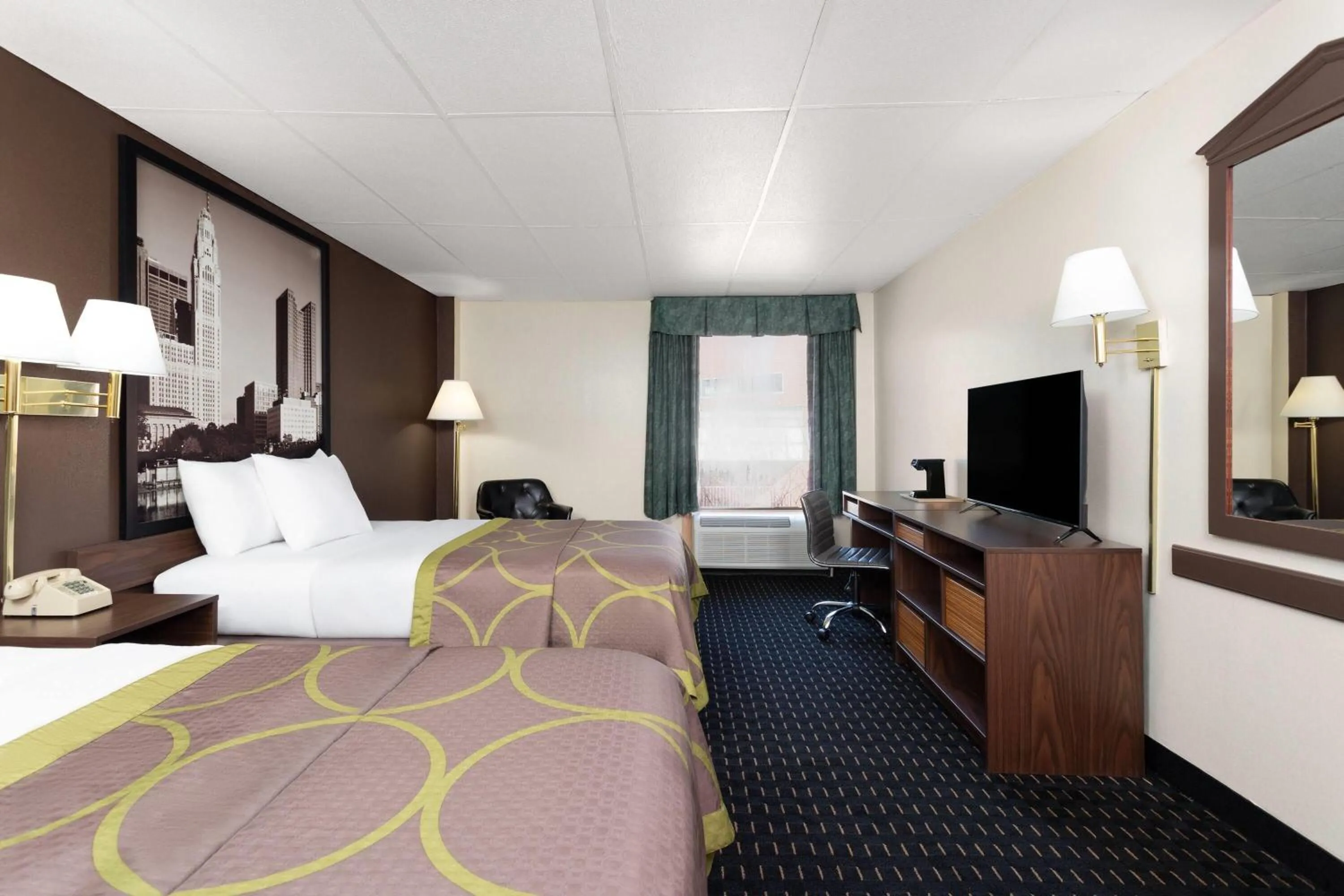 Photo of the whole room, Bed in Super 8 by Wyndham Columbus