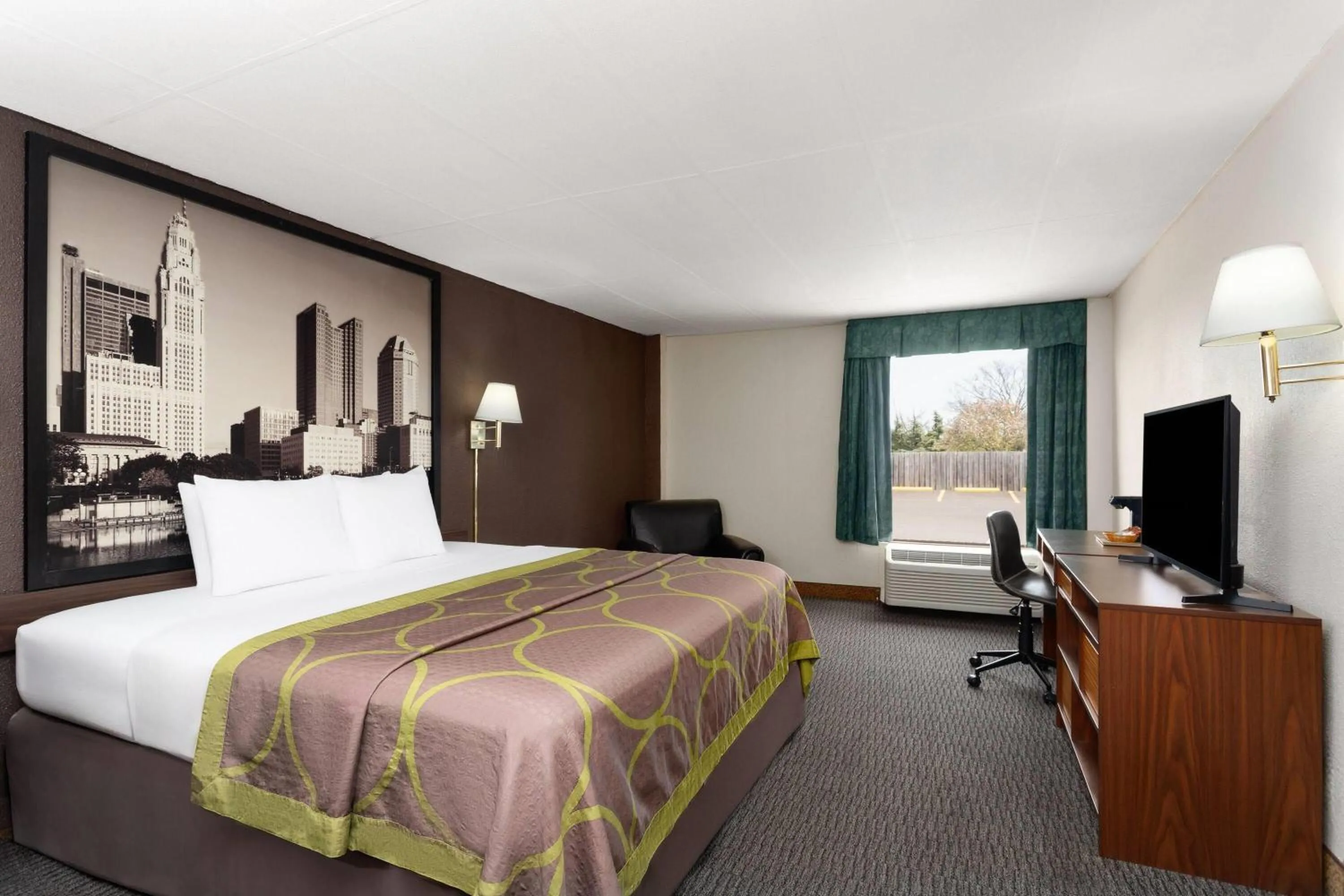 Photo of the whole room, Bed in Super 8 by Wyndham Columbus