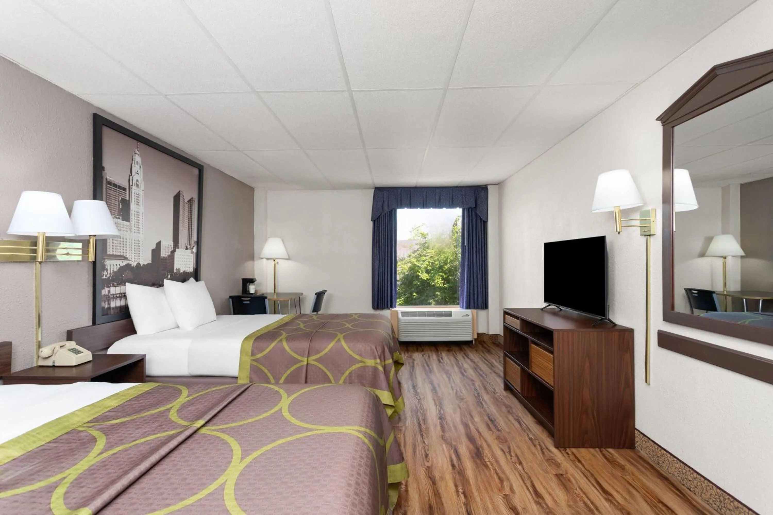 Photo of the whole room, Bed in Super 8 by Wyndham Columbus