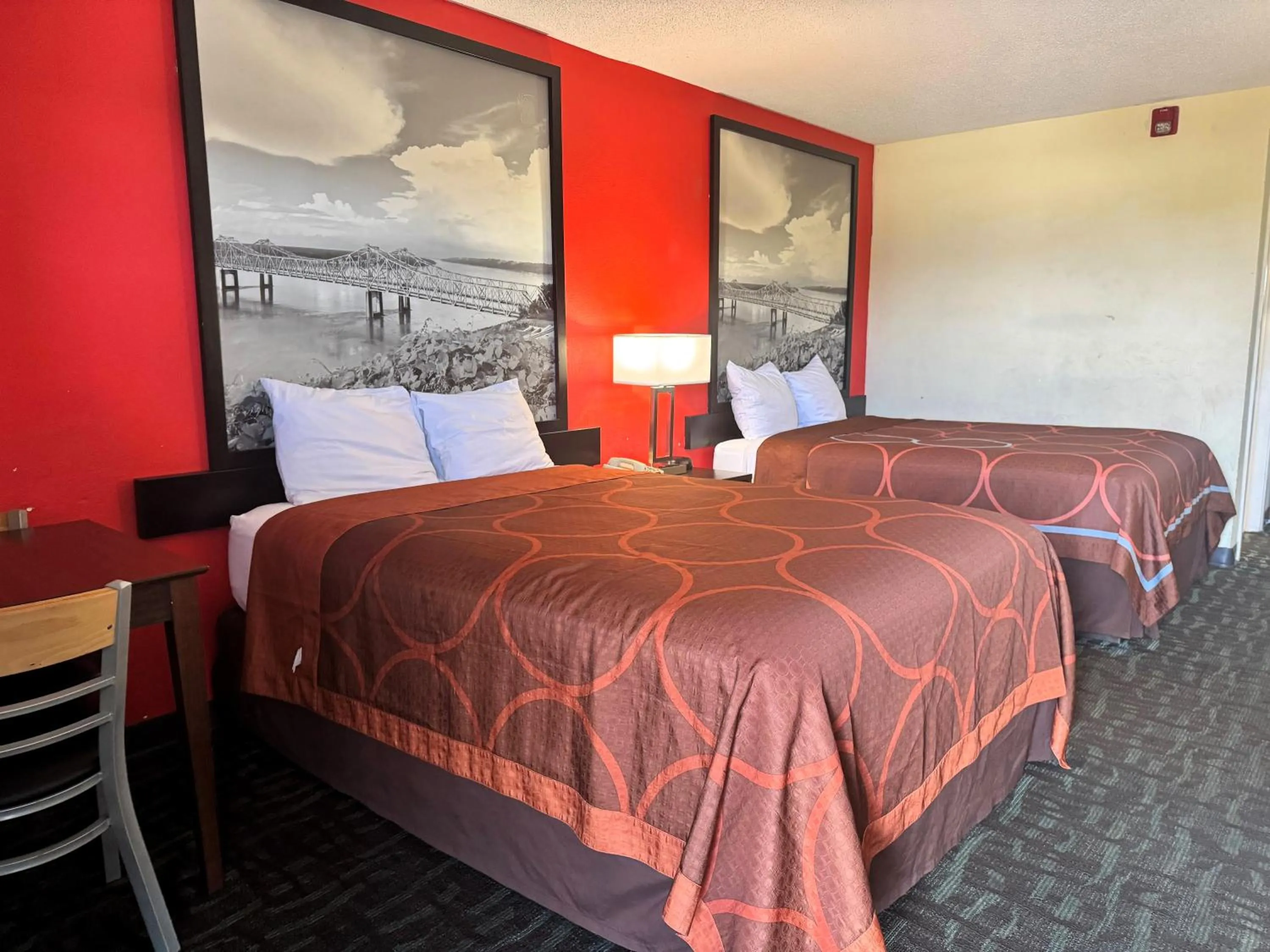 Bed in Super 8 by Wyndham Hattiesburg South