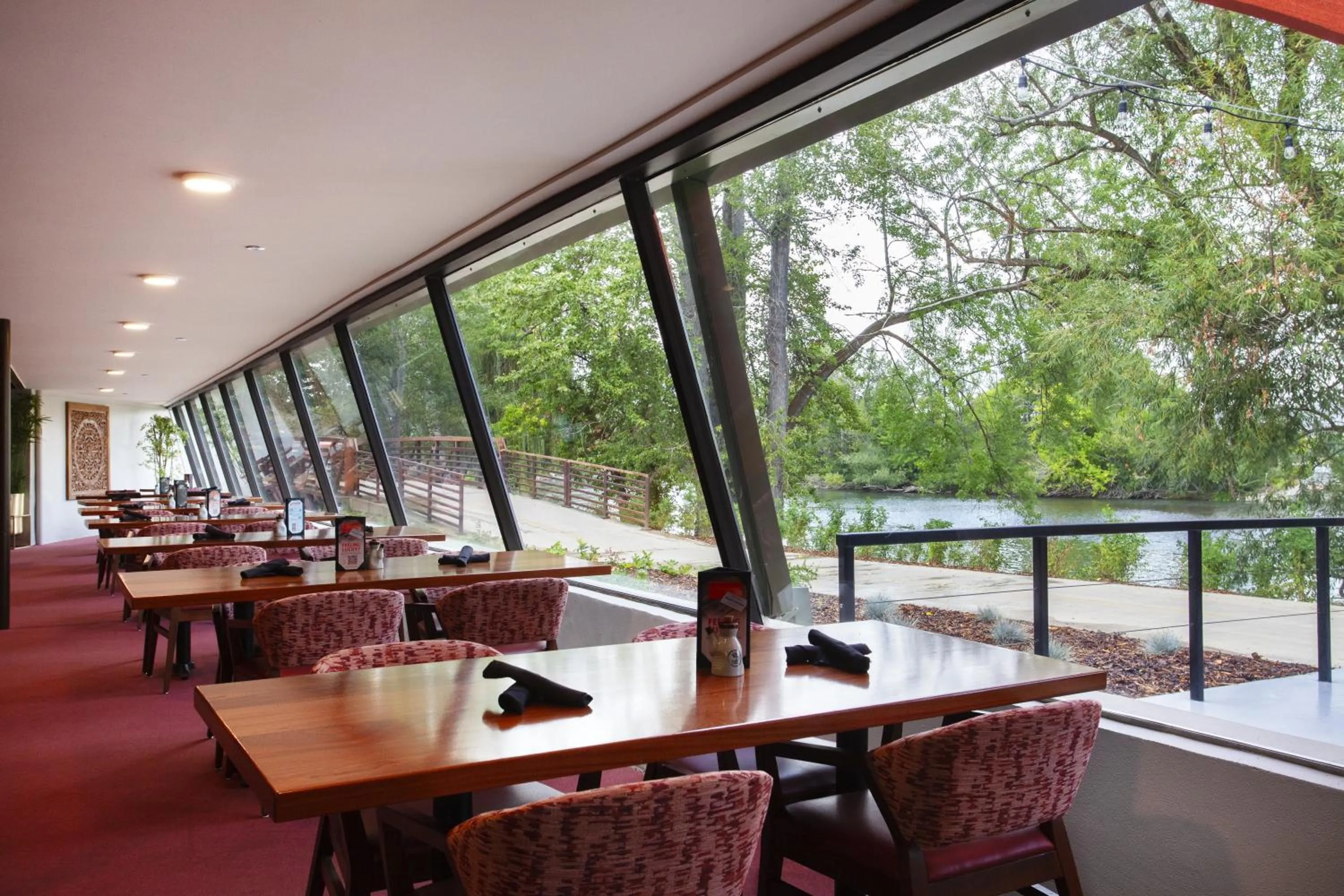 Restaurant/places to eat in Riverside Hotel, BW Premier Collection