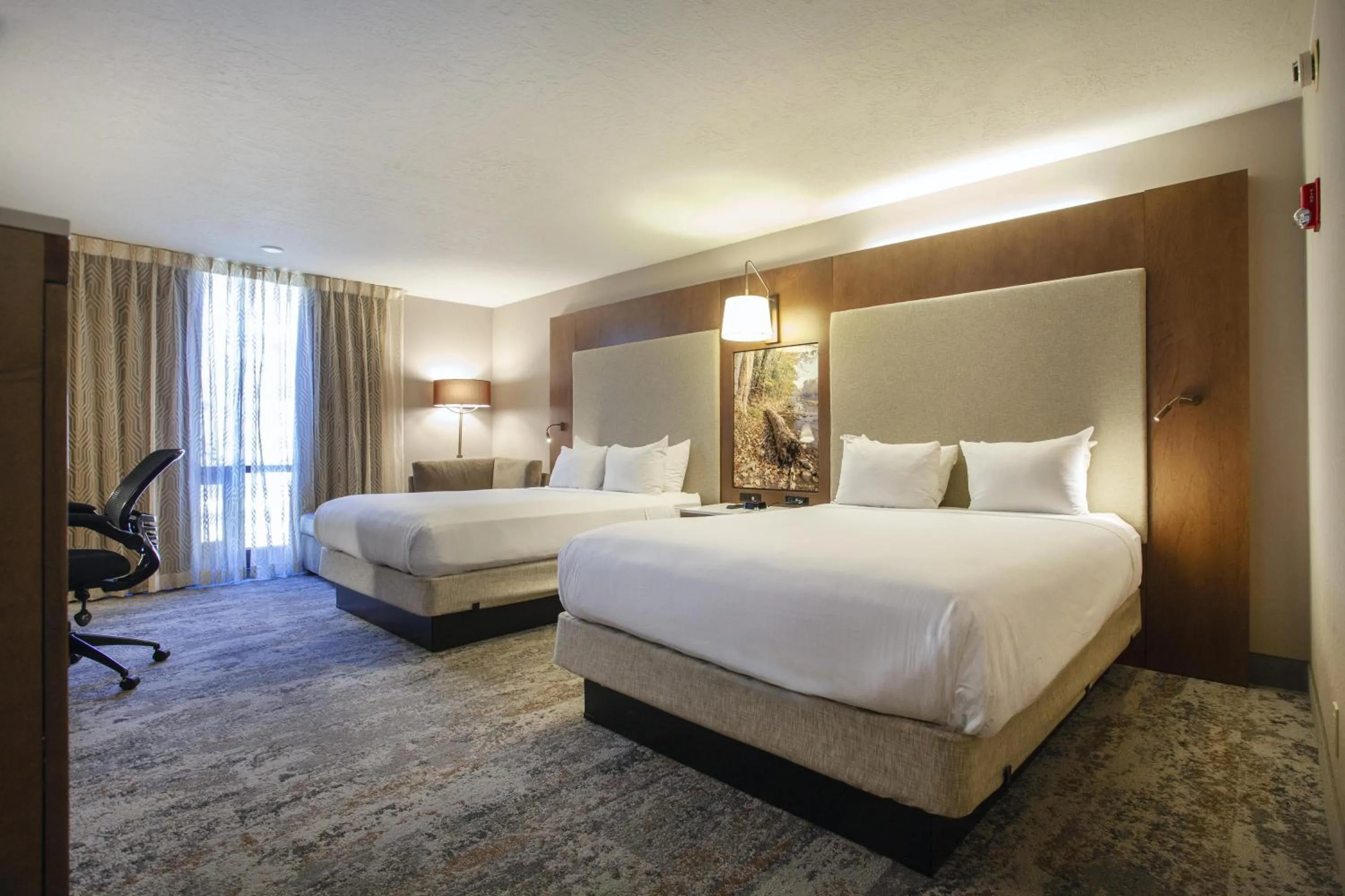 Queen Room with Two Queen Beds - Disability Access in Riverside Hotel, BW Premier Collection