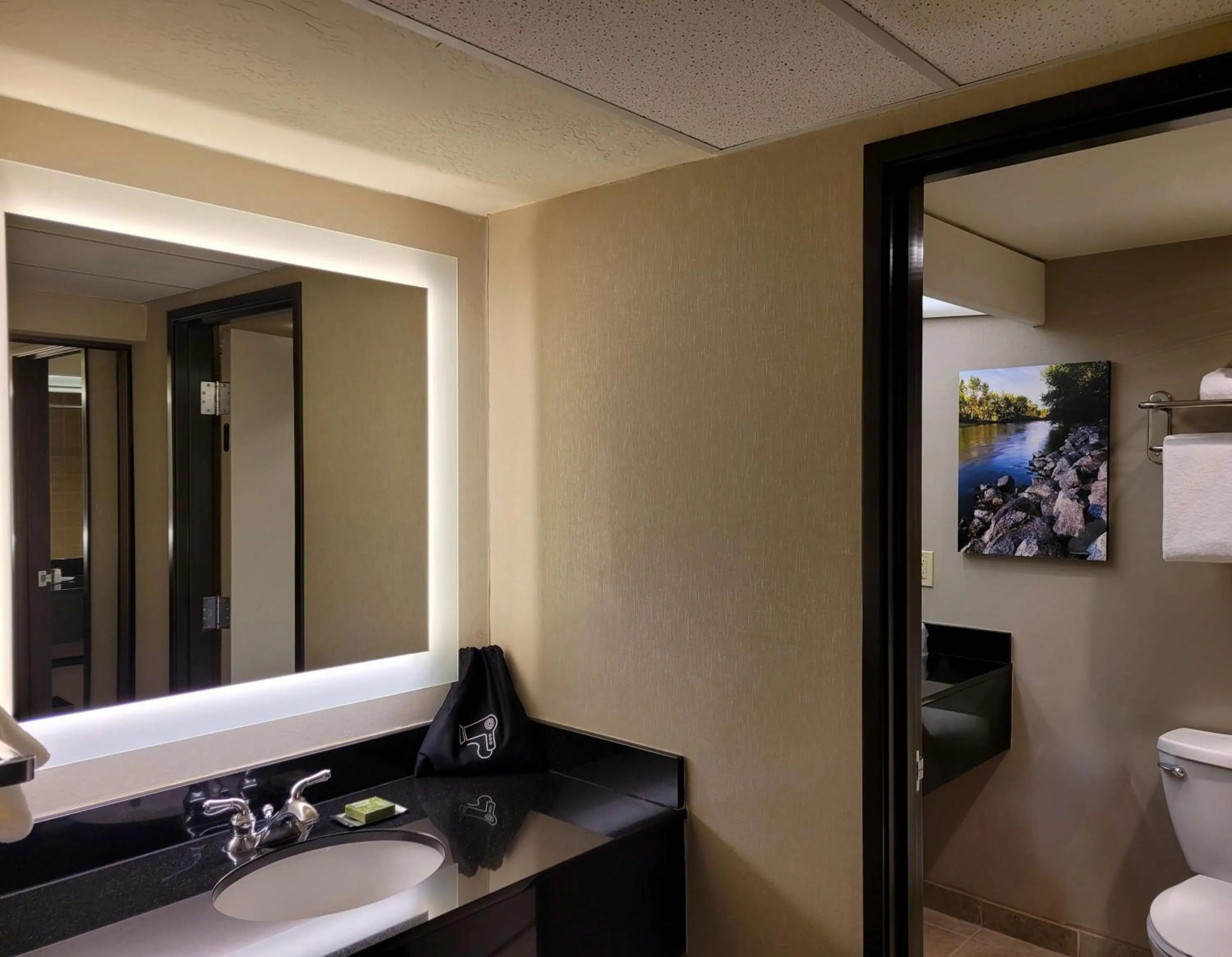 Queen Room with Two Queen Beds and River View in Riverside Hotel, BW Premier Collection