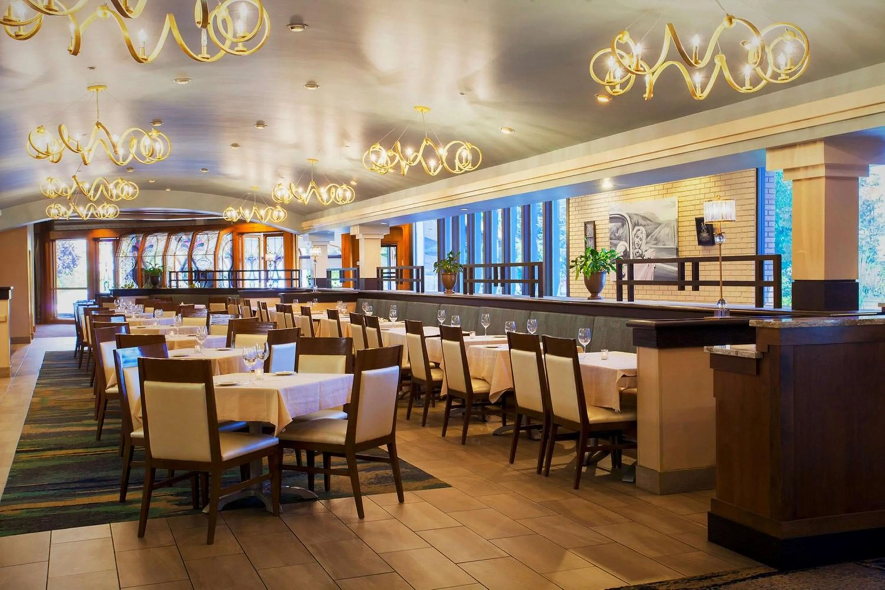 Restaurant/places to eat in Riverside Hotel, BW Premier Collection