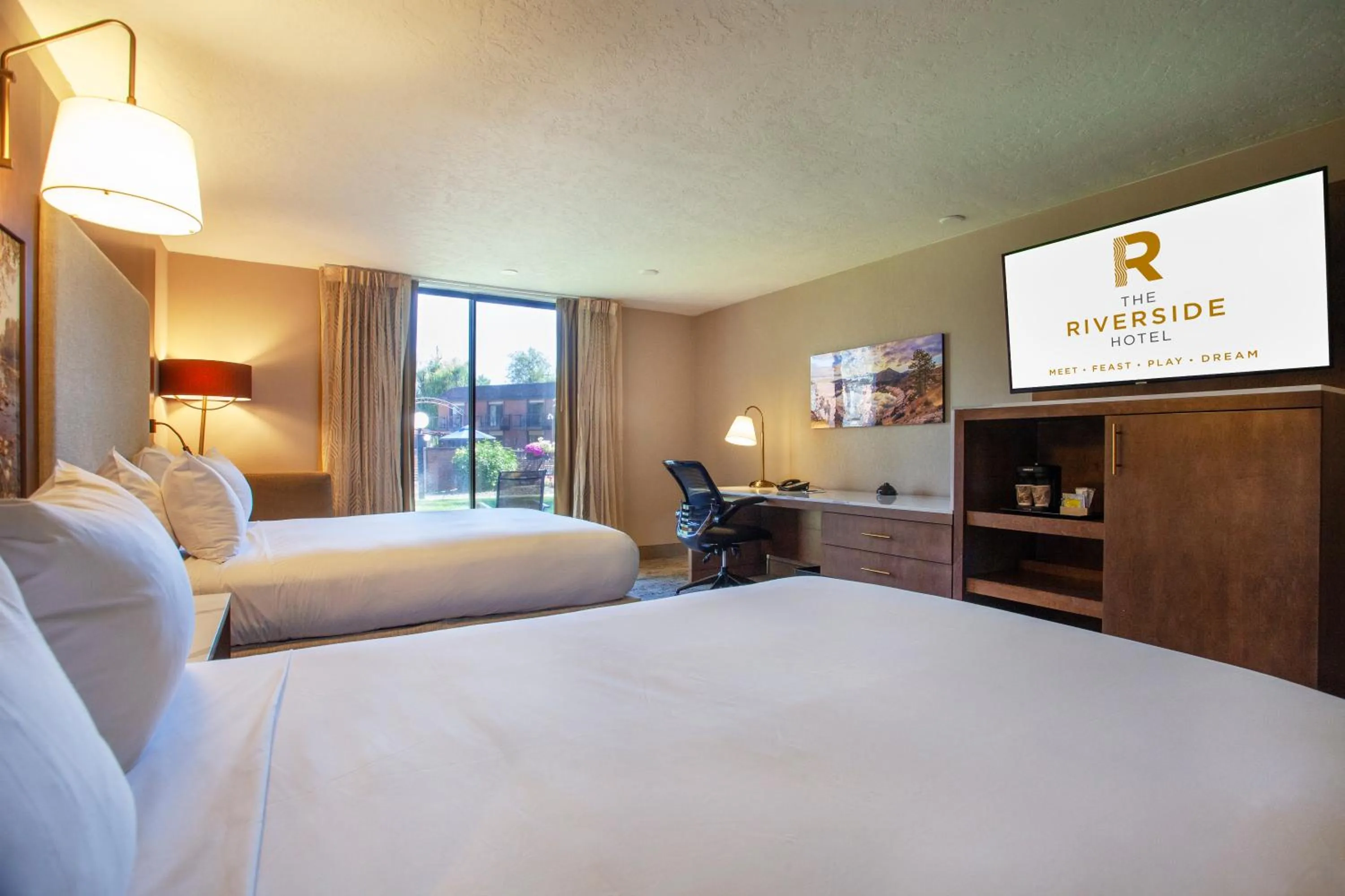 View (from property/room), Bed in Riverside Hotel, BW Premier Collection