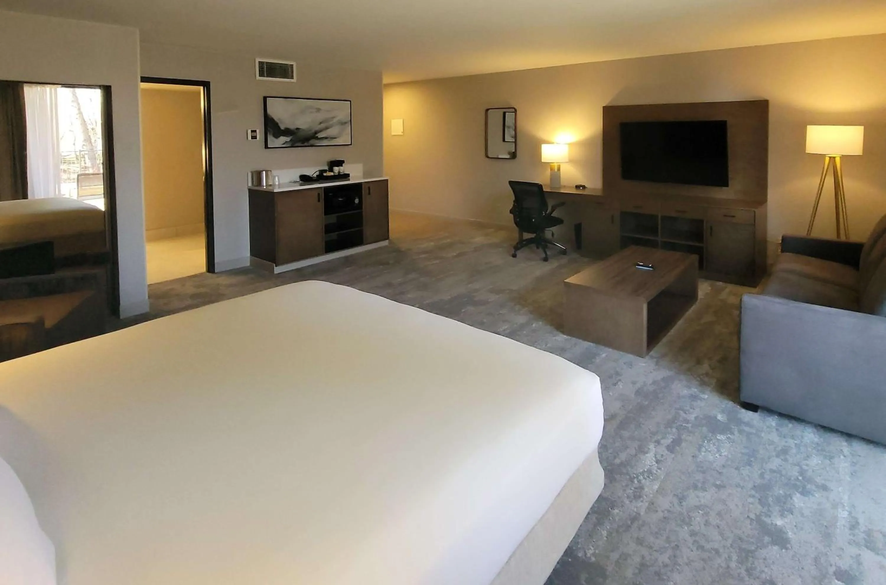 Photo of the whole room, Bed in Riverside Hotel, BW Premier Collection