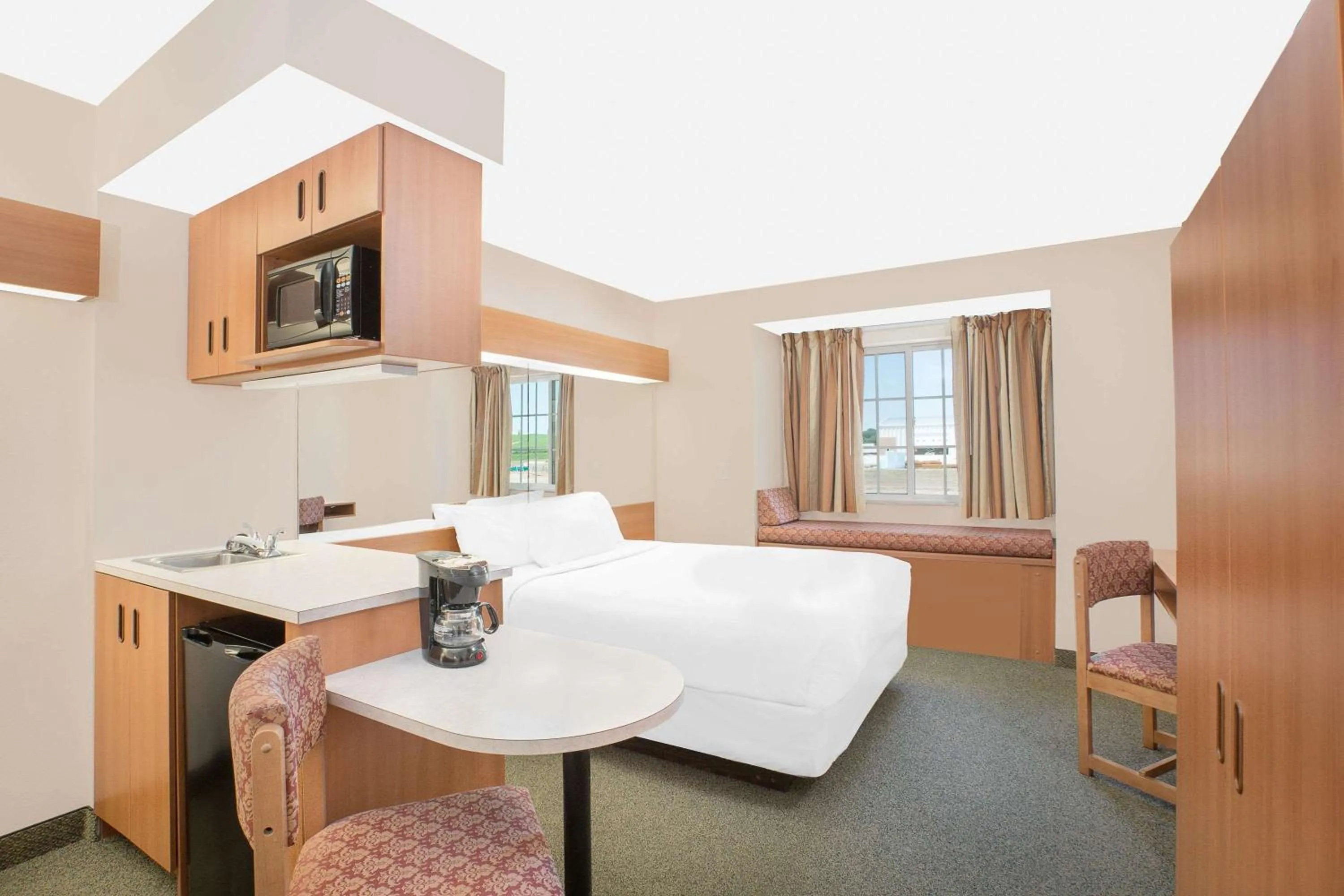 Photo of the whole room, Bed in Microtel Inn & Suites by Wyndham Colfax