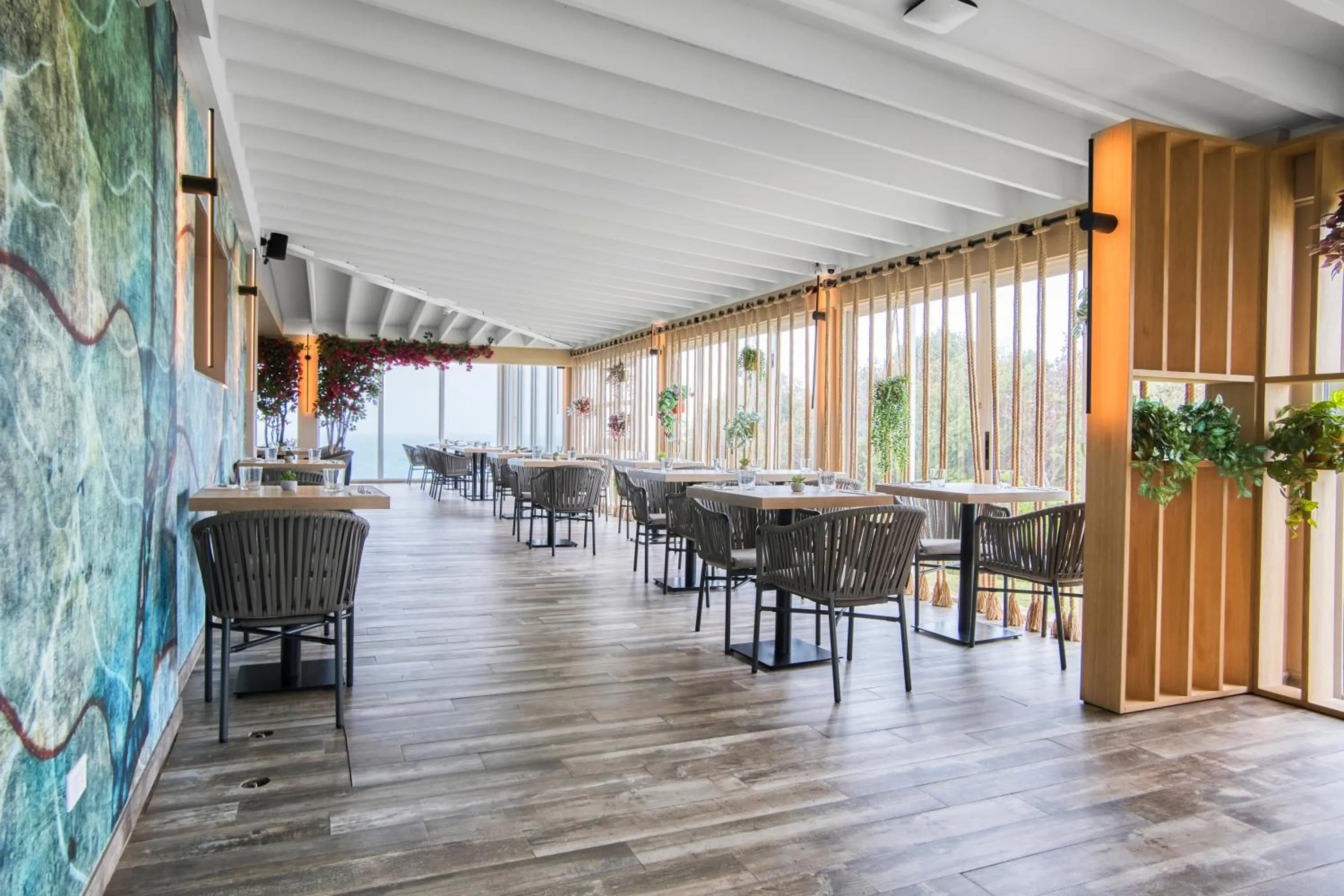 Restaurant/places to eat in St George's Club