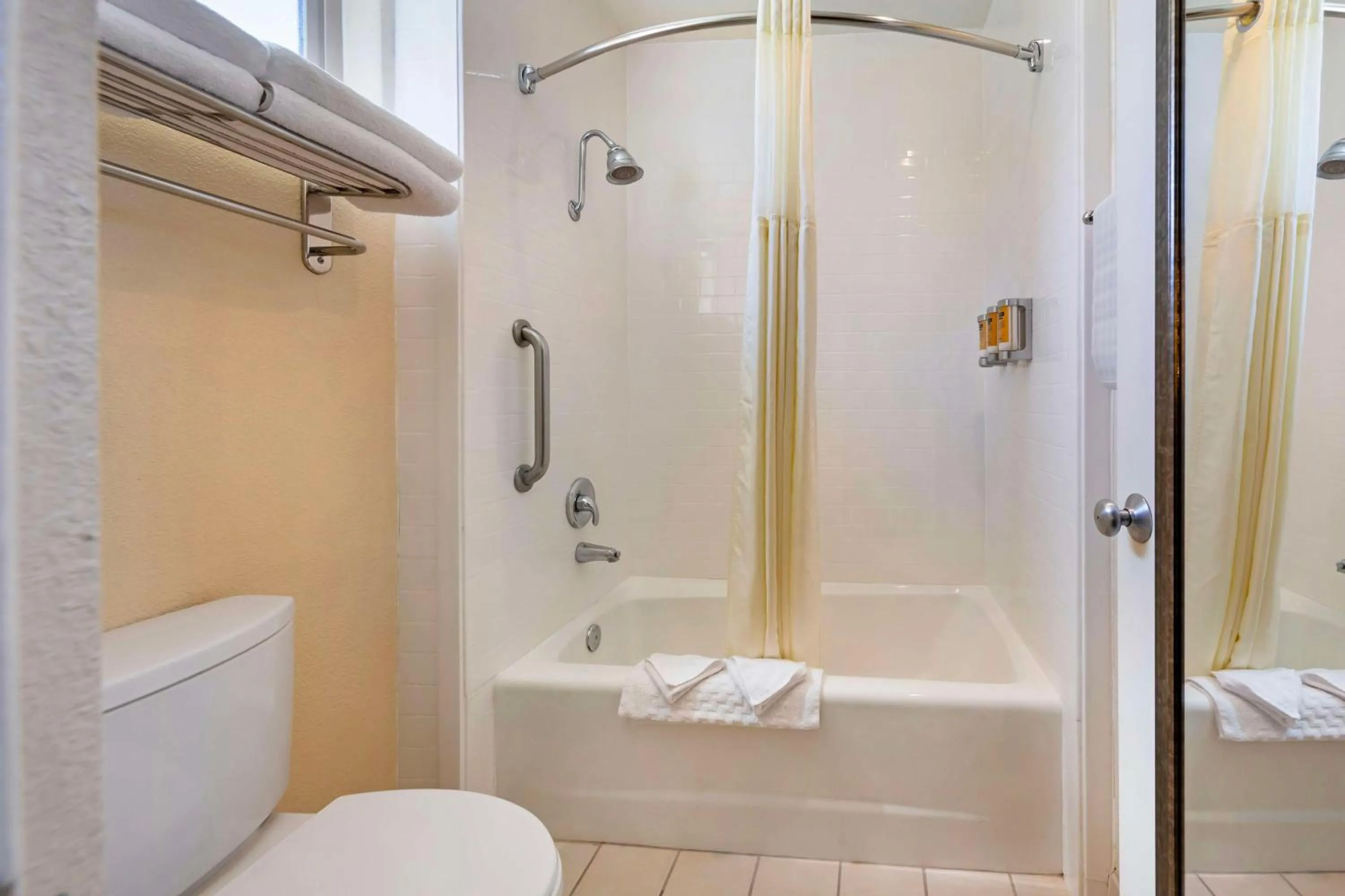 Bathroom in Best Western Plus Black Oak