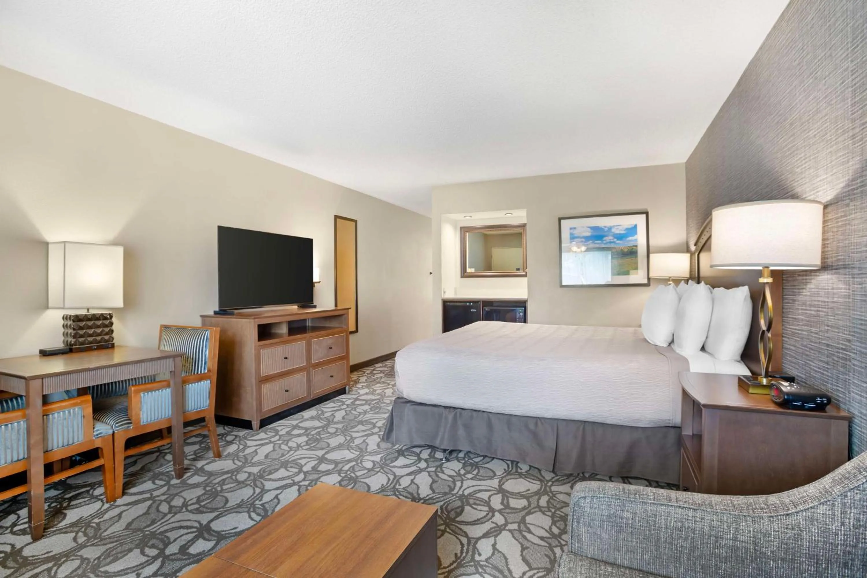 Bedroom, Bed in Best Western Plus Black Oak