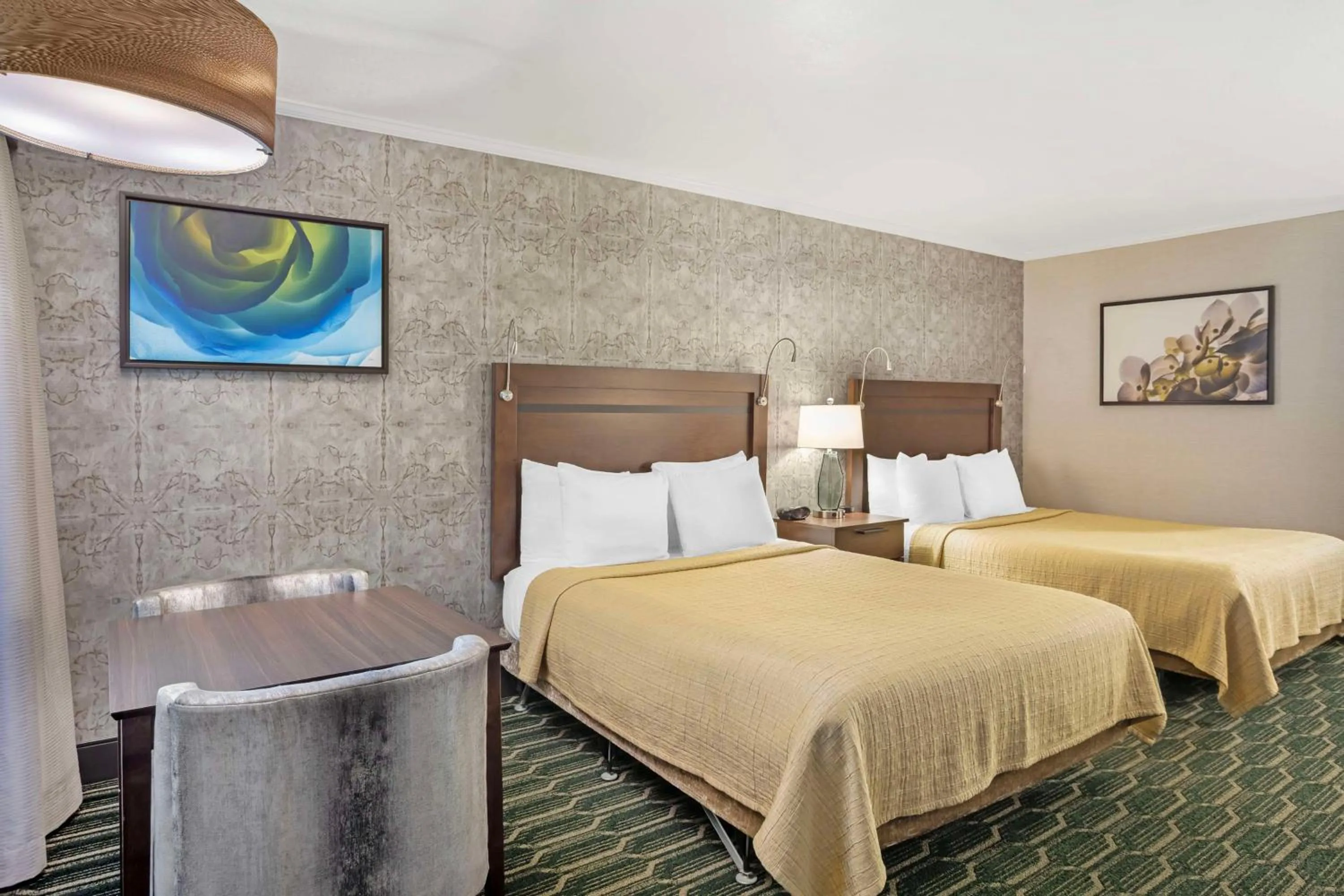 Bedroom, Bed in Best Western Plus Black Oak