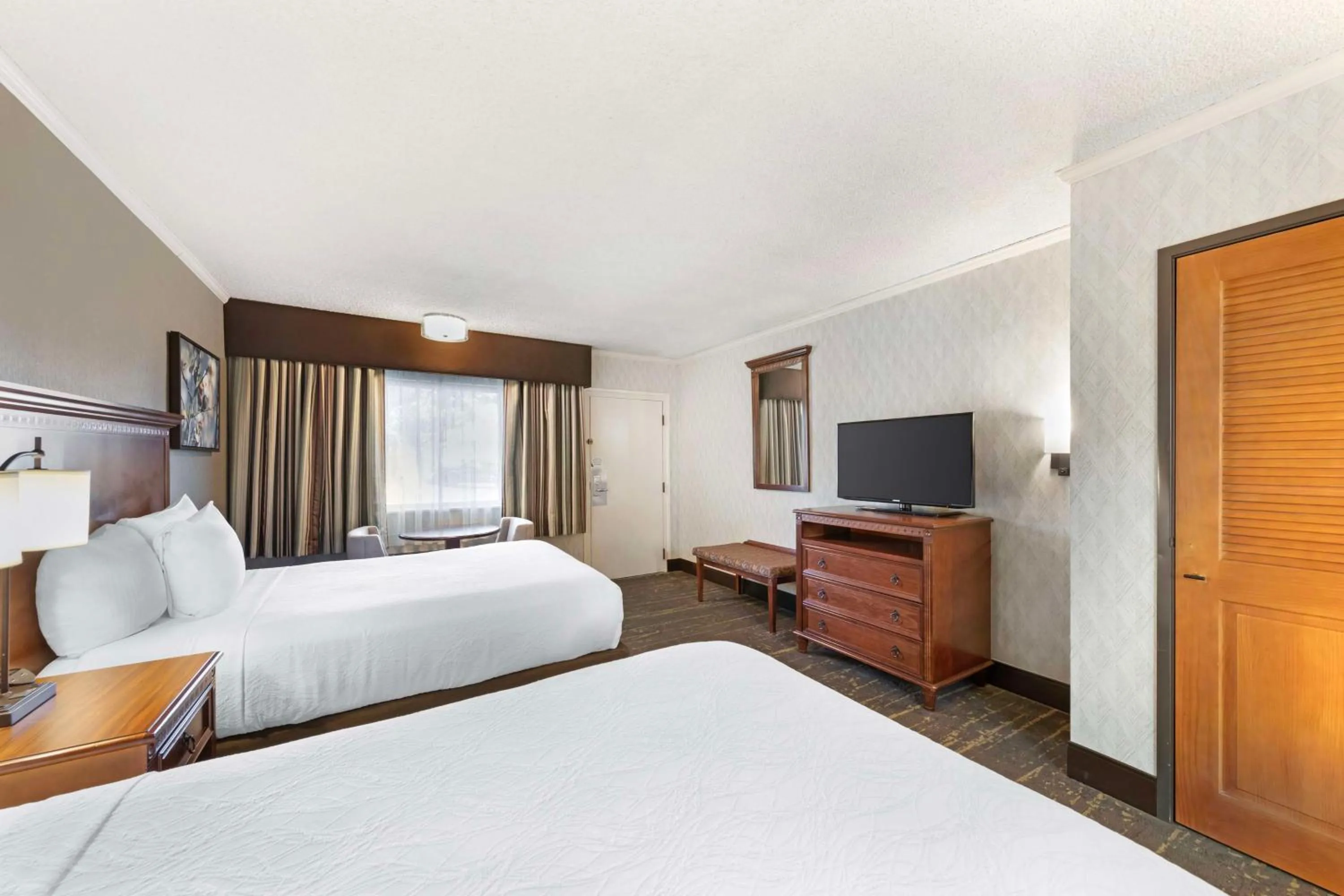 Bedroom, Bed in Best Western Plus Black Oak